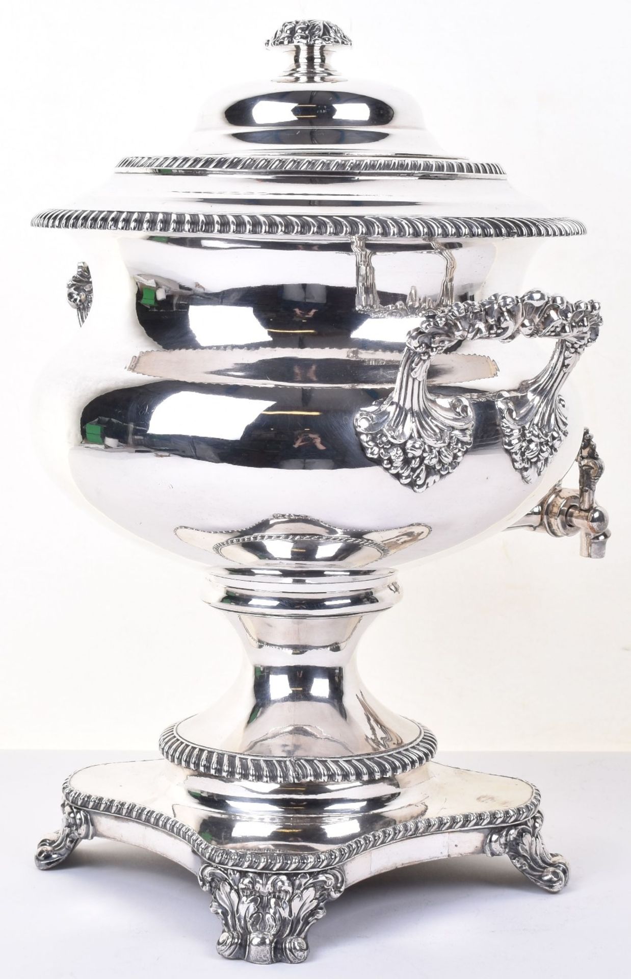 An early 19th century Old Sheffield silver plate tea urn, circa 1815 - Image 2 of 6