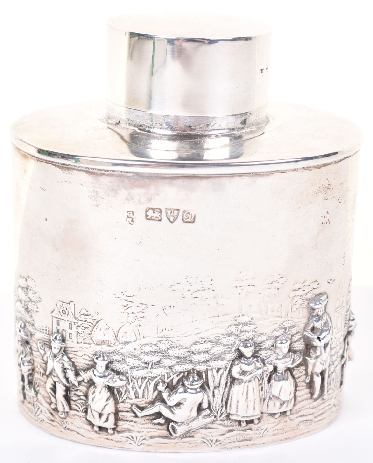 An early 20th century silver repousse decorated silver lidded pot, Chester 1904 - Image 2 of 5