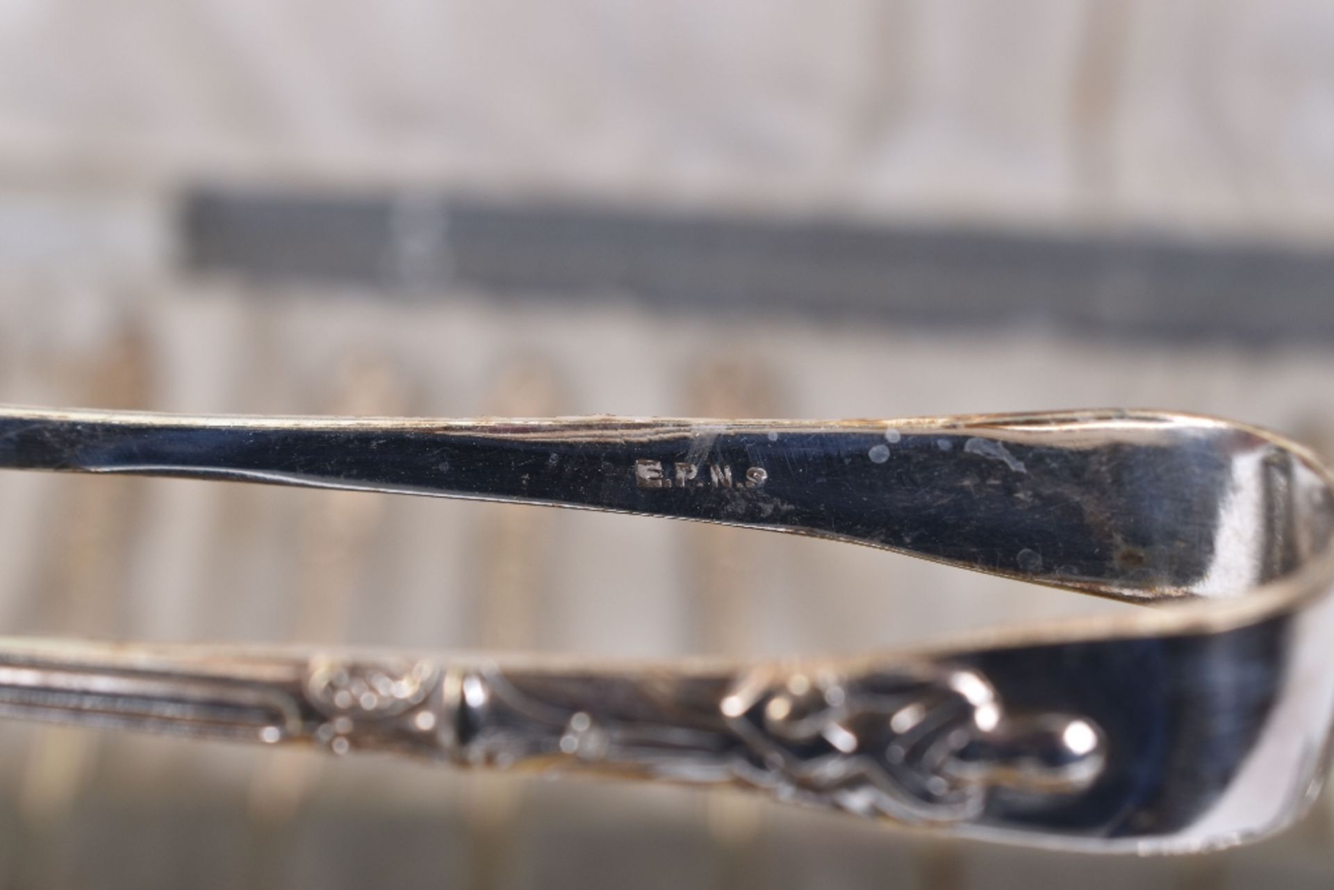 A mixed lot of boxed silver plated flatware, including a set of twelve Apostle spoons with tong, (5) - Image 10 of 10