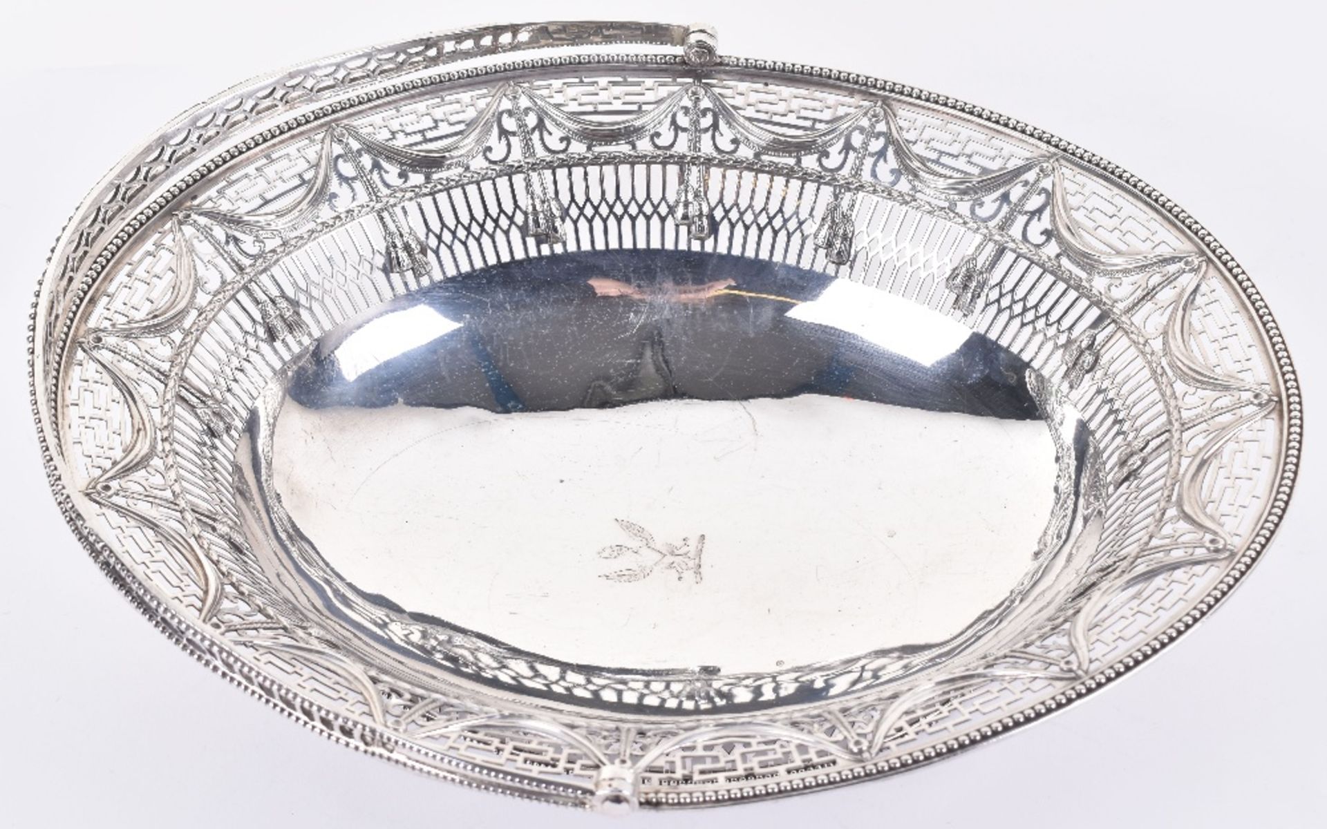 A George III silver basket, 1777, by Benjamin Montigue - Image 3 of 7