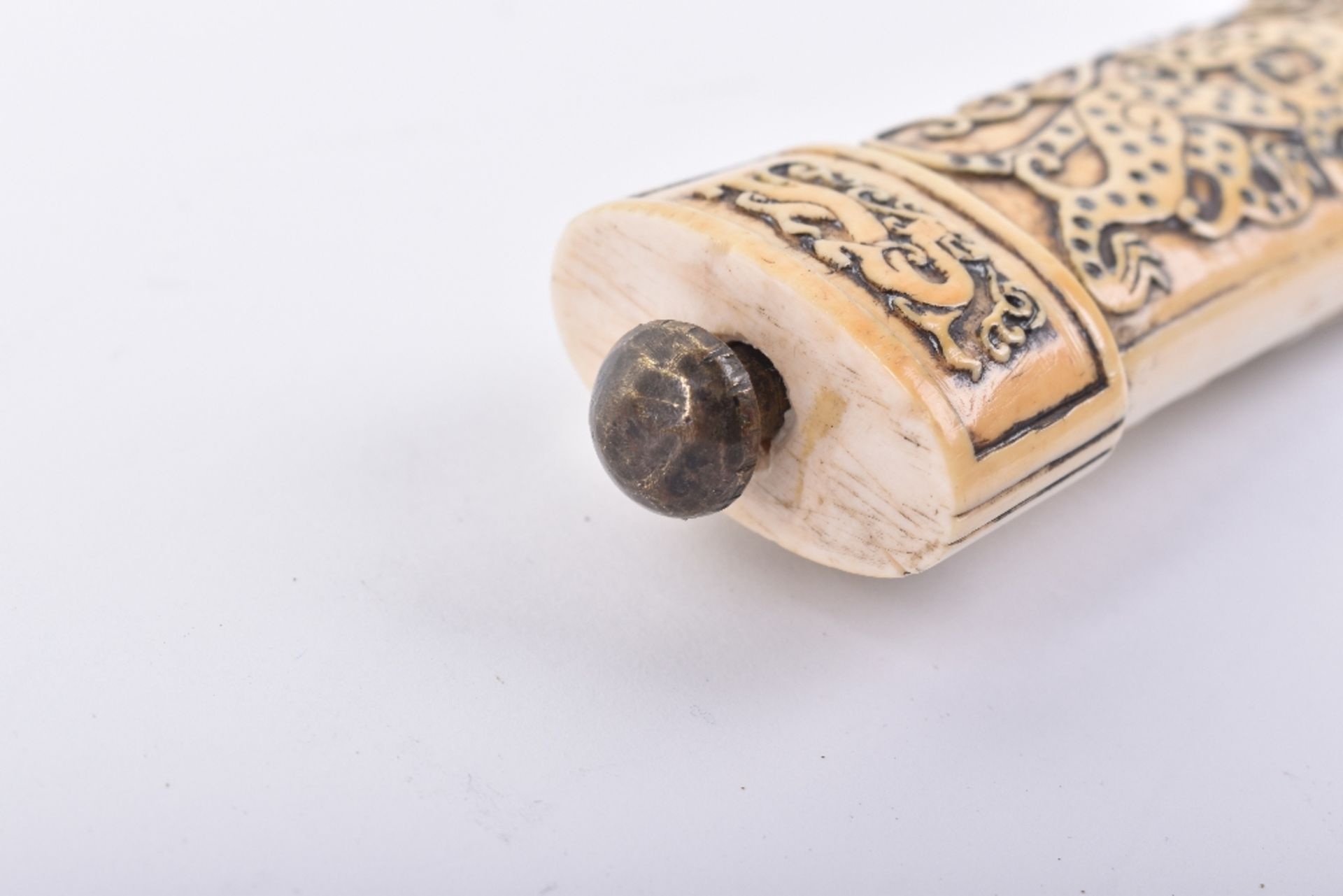 ^ Good Quality and Very Unusual Chinese Carved Ivory Dagger, 19th Century or Earlier - Image 12 of 13