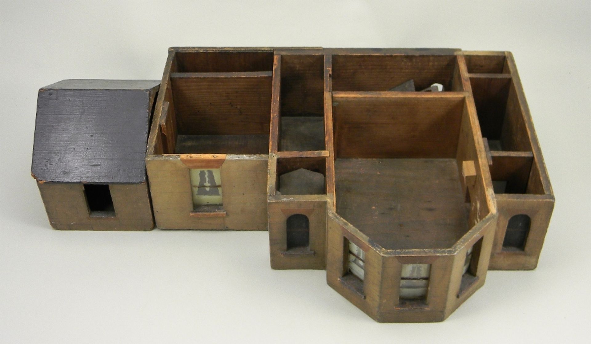 ‘Shamrock House’ a fine and early wooden dolls house model, probably Irish, late eighteenth century, - Image 4 of 7