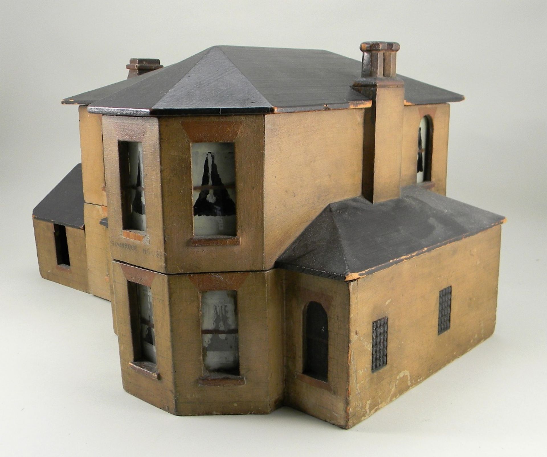 ‘Shamrock House’ a fine and early wooden dolls house model, probably Irish, late eighteenth century, - Image 5 of 7