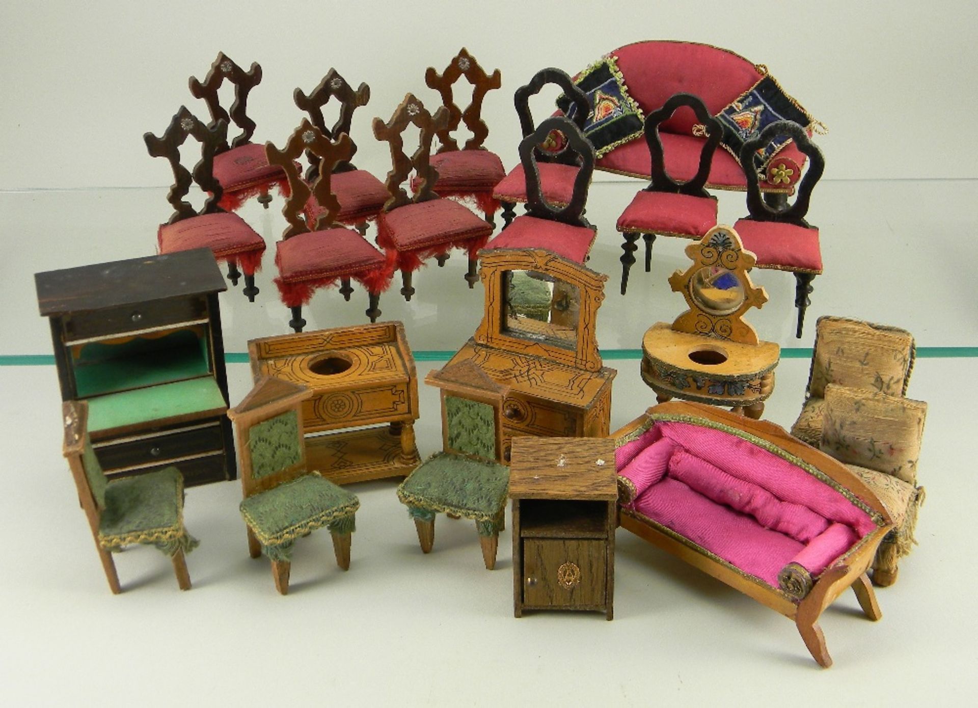 Selection of German dolls house furniture, 1890s-1900s,