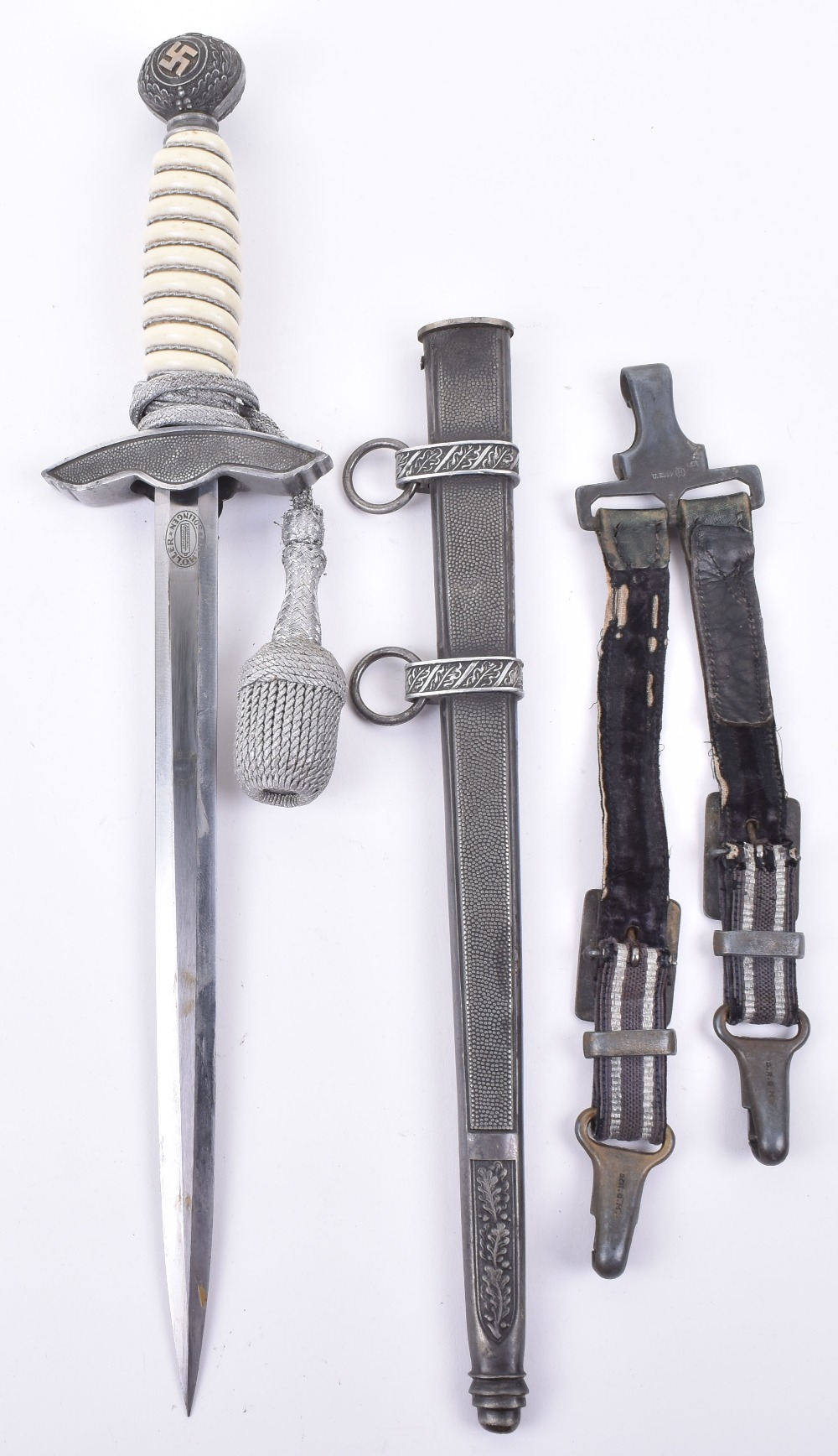 Luftwaffe 2nd Pattern Dress Dagger with Hanging Straps and Portepee by F W Holler - Image 2 of 14