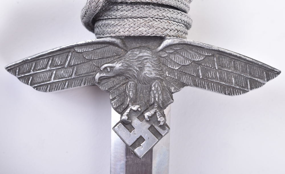 Luftwaffe 2nd Pattern Dress Dagger with Hanging Straps and Portepee by F W Holler - Image 9 of 14