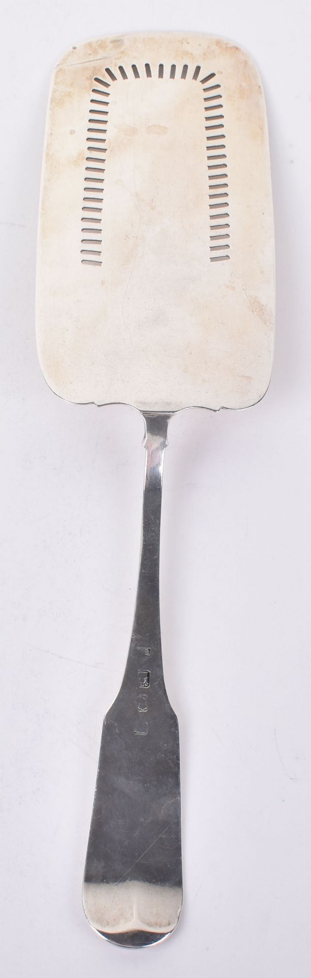 An Irish George III silver fish slice, probably Samuel Teare, Dublin 1804 - Image 2 of 7