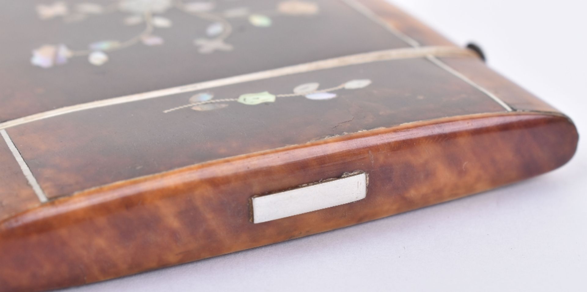 ^A Victorian tortoiseshell and mother of pearl card case - Image 4 of 6