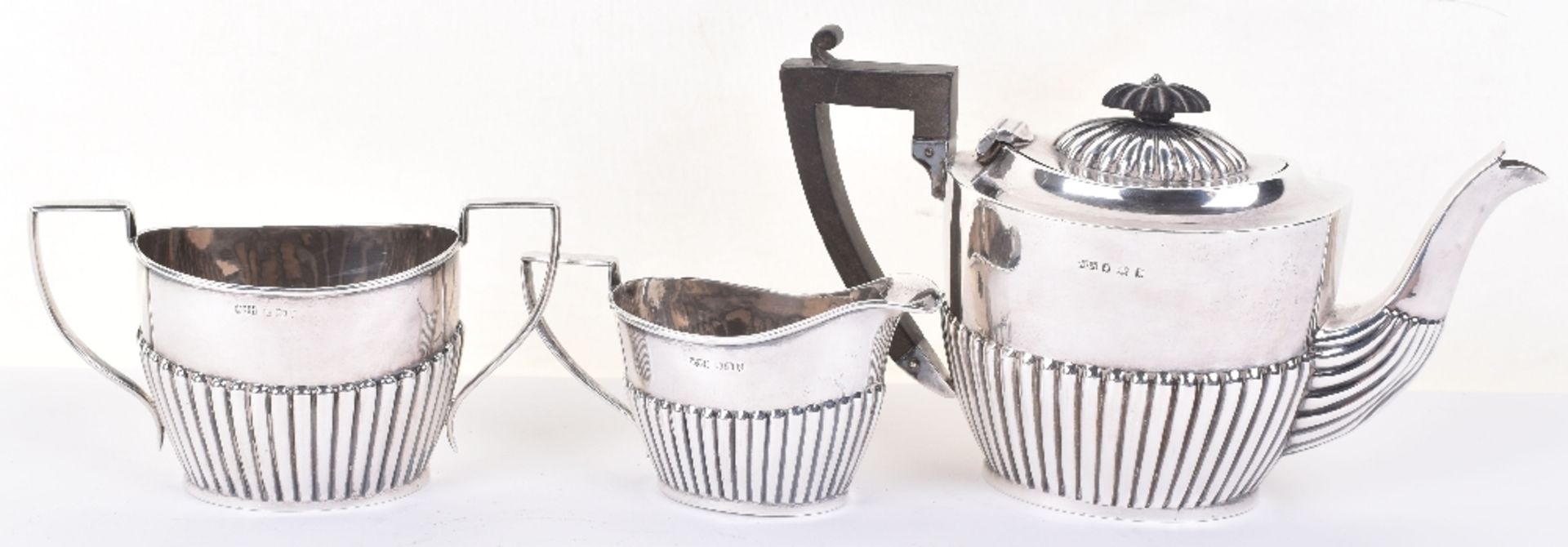 An early 20th century silver three piece tea set, William J. Holmes, Birmingham 1906 - Image 2 of 5