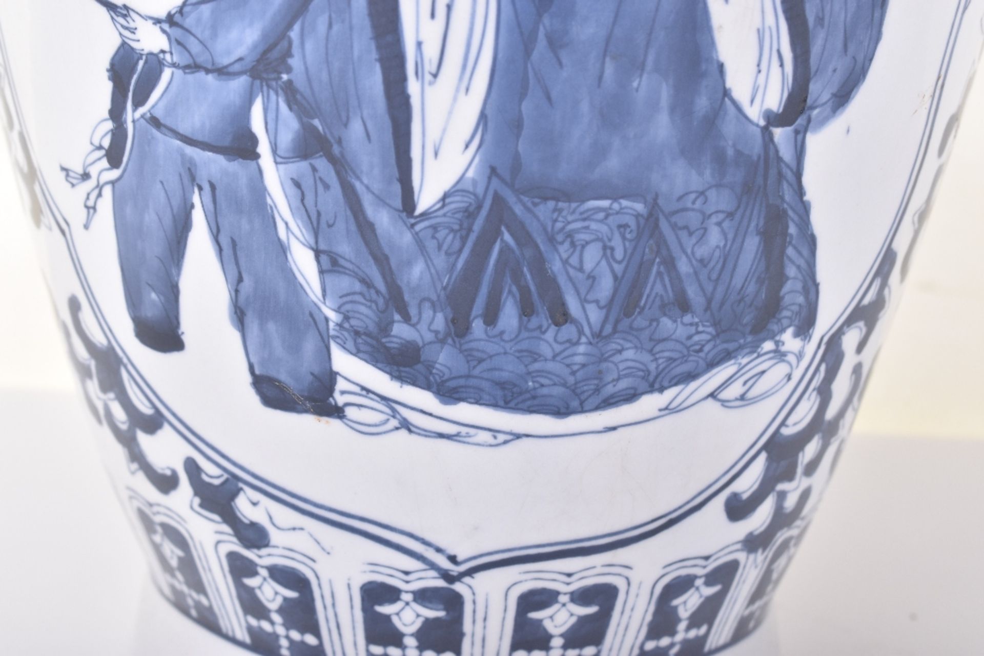 A large 19th century Chinese blue and white baluster vase - Image 7 of 9