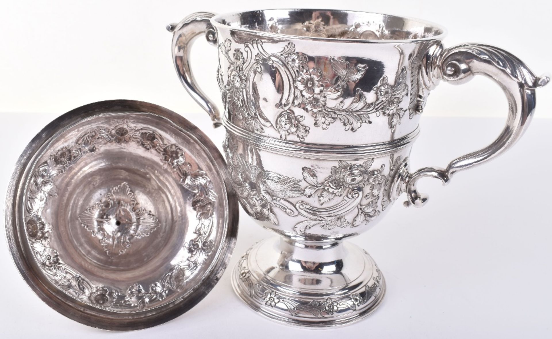An Irish George III silver trophy cup and cover, William Townsend, Dublin 1771 - Image 8 of 12