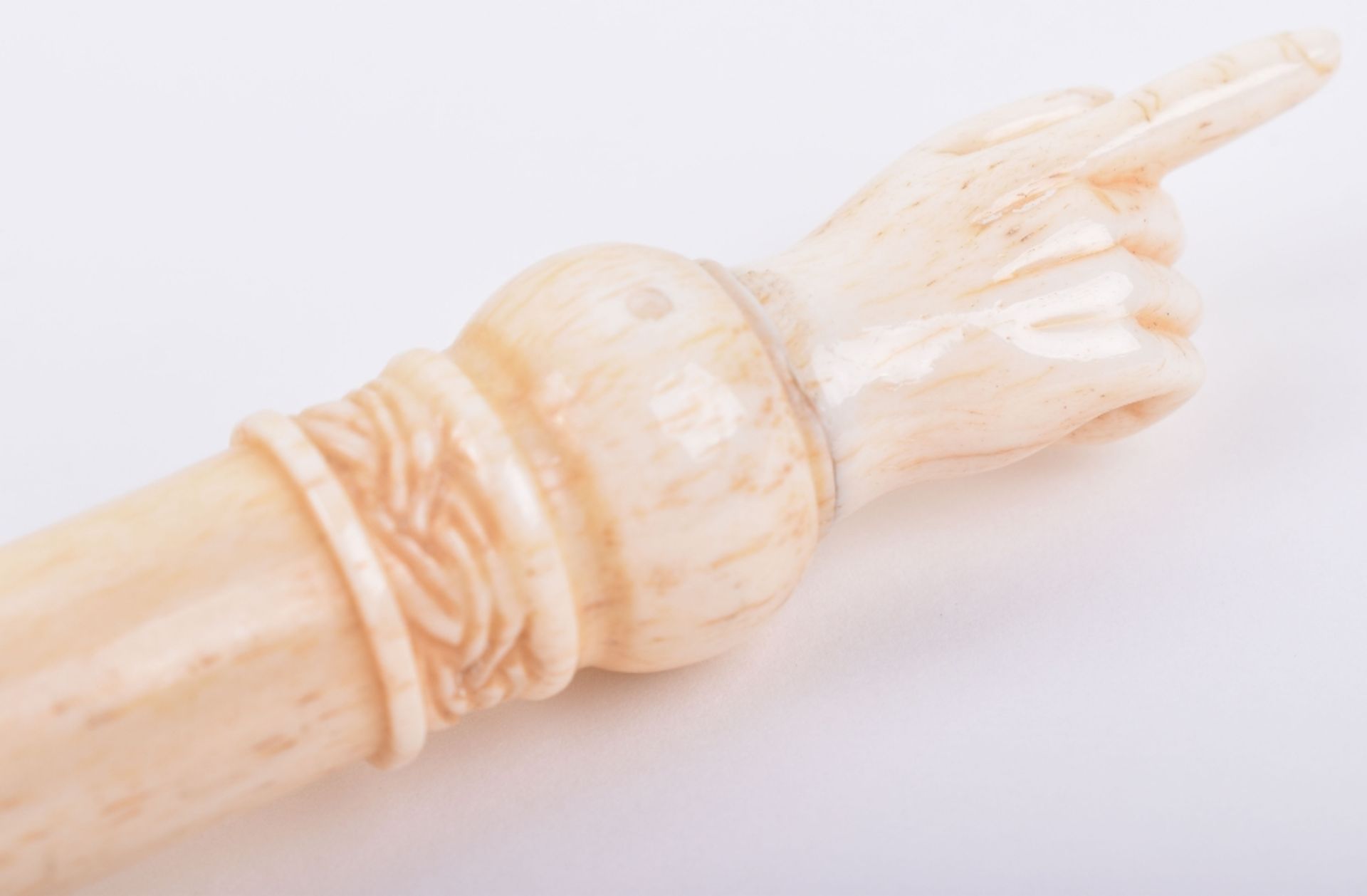 ^A 19th century ivory Judaica Tora pointer/page turner, Yad - Image 3 of 8