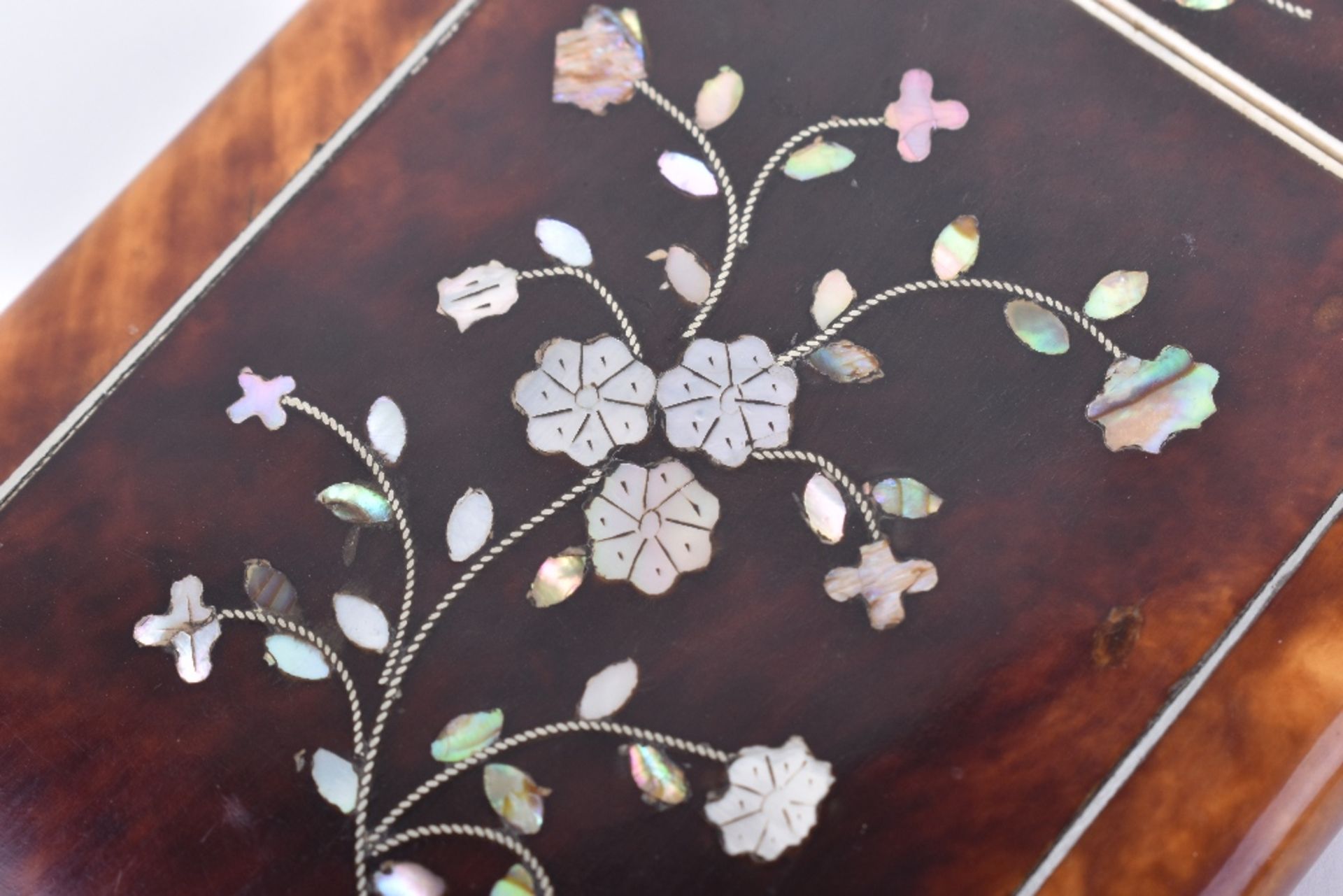 ^A Victorian tortoiseshell and mother of pearl card case - Image 3 of 6