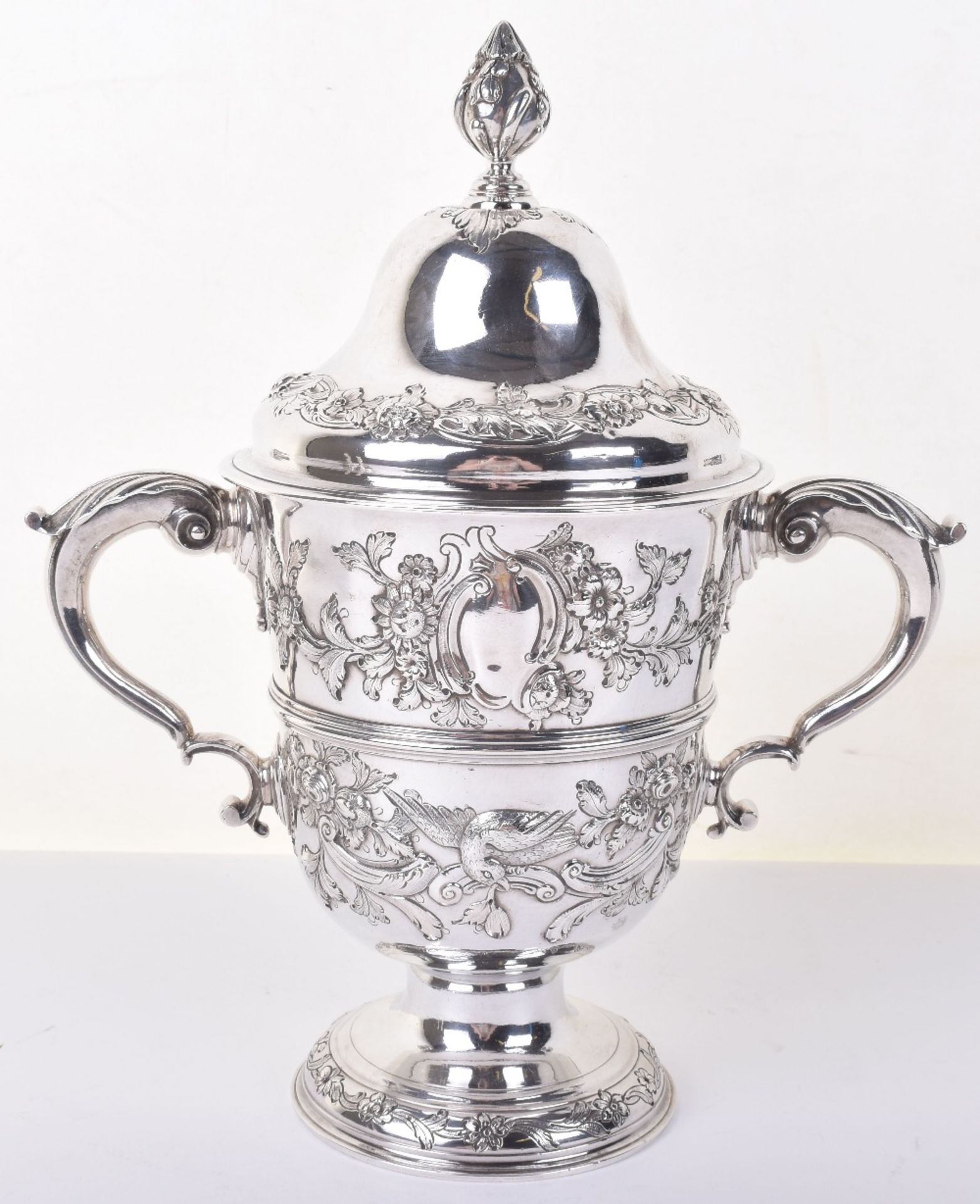 An Irish George III silver trophy cup and cover, William Townsend, Dublin 1771 - Image 3 of 12