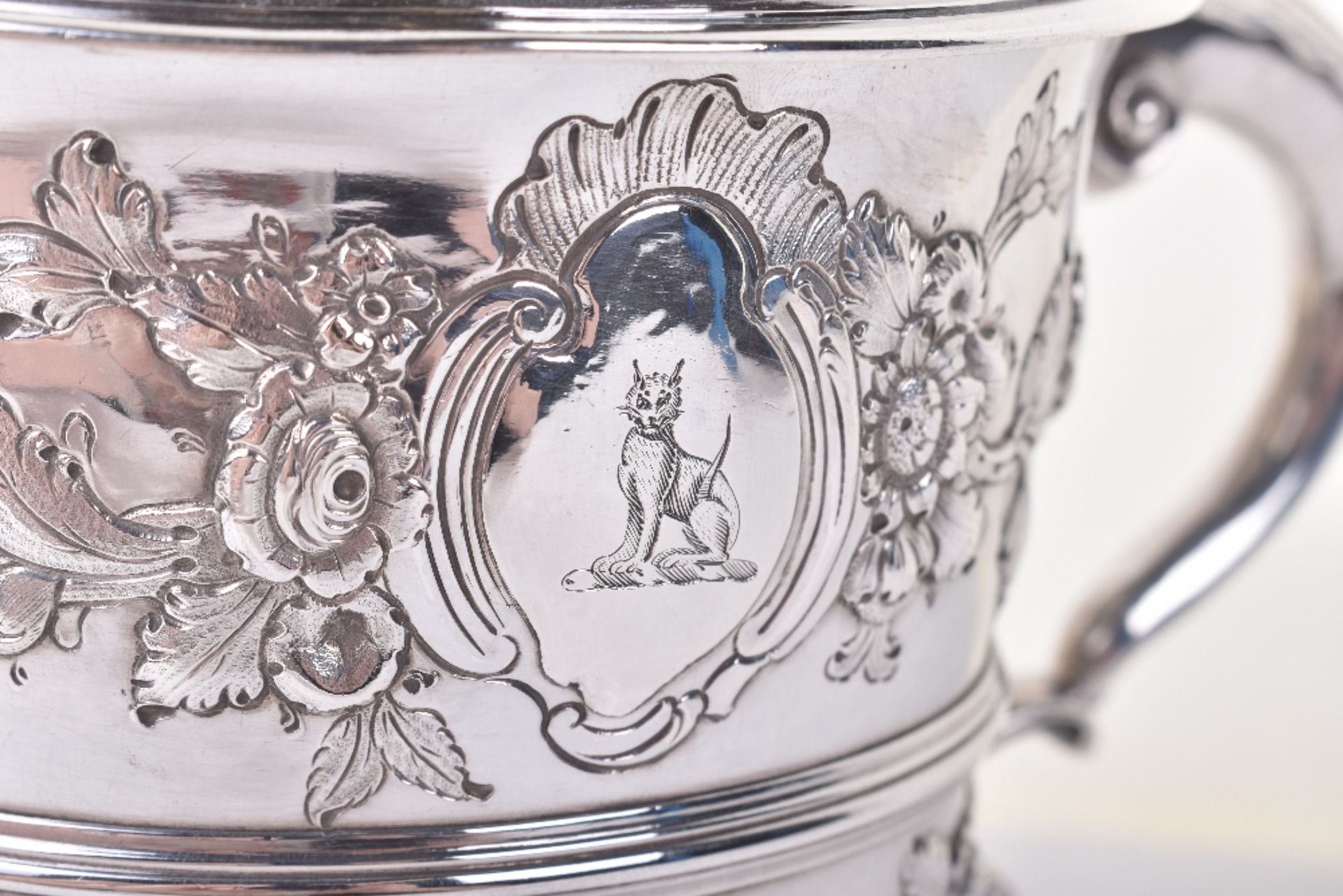 An Irish George III silver trophy cup and cover, William Townsend, Dublin 1771 - Image 2 of 12