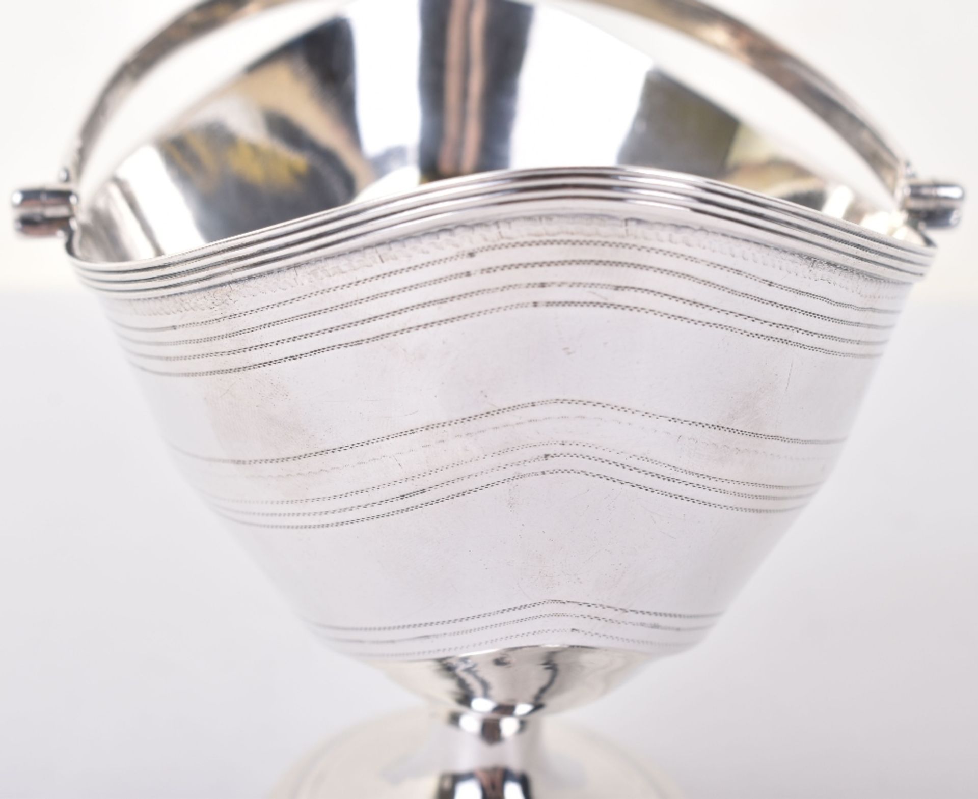 A George III silver sugar basket, Henry Chawner, London 1793 - Image 3 of 7