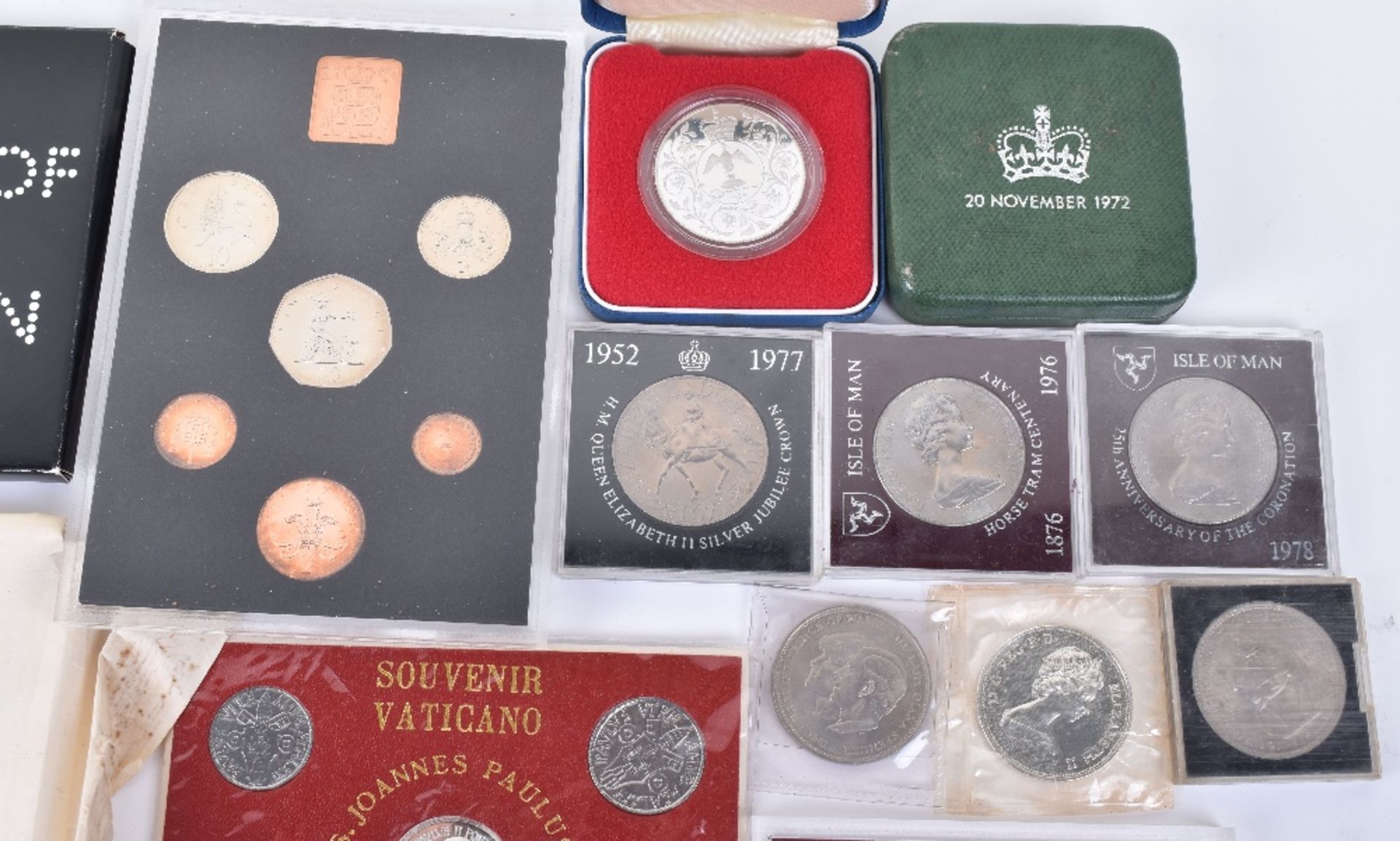 A mixed lot of British and world coins, including a silver dollar 1921, some decimal sets (qty) - Image 2 of 4