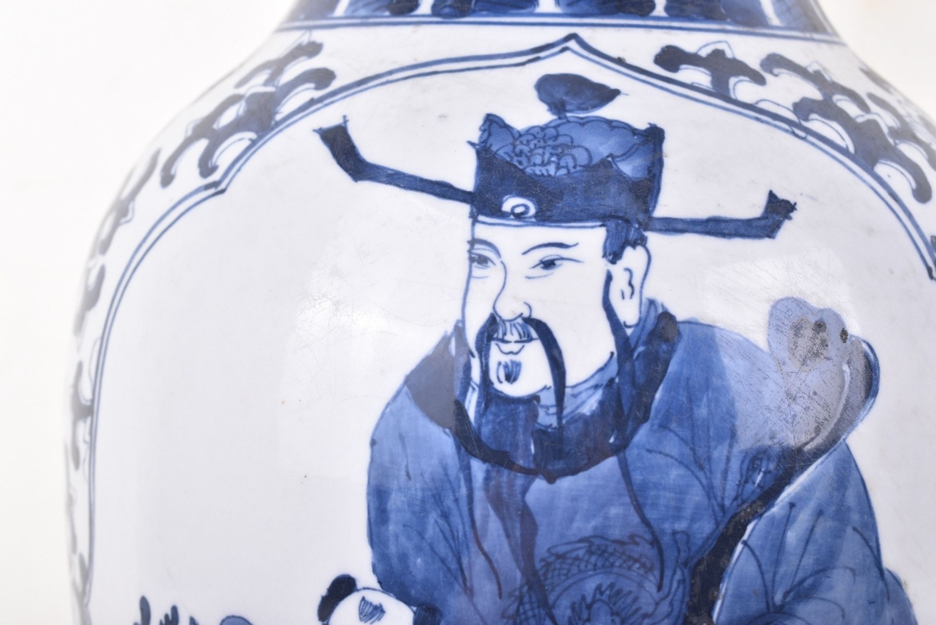 A large 19th century Chinese blue and white baluster vase - Image 5 of 9