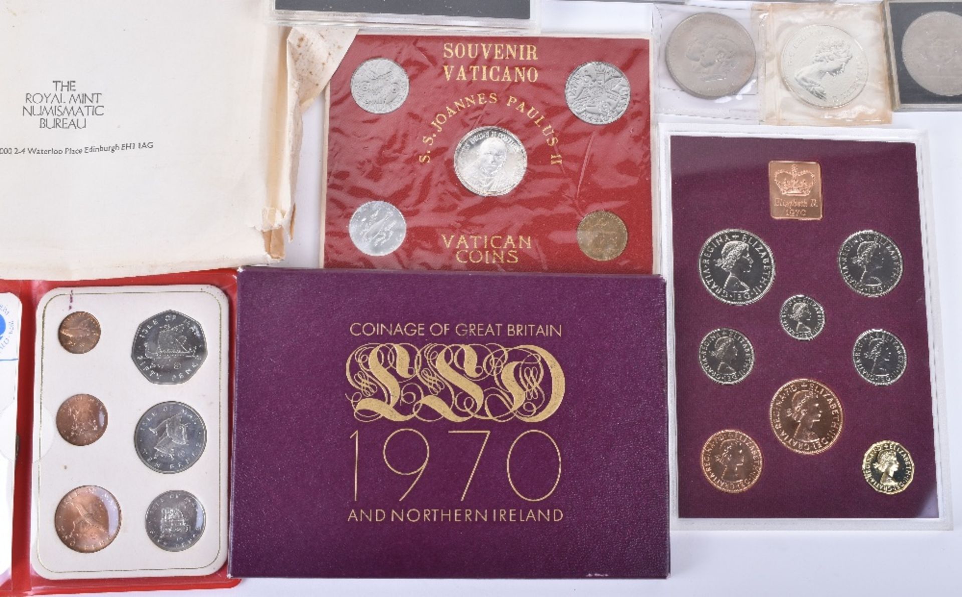 A mixed lot of British and world coins, including a silver dollar 1921, some decimal sets (qty) - Image 3 of 4