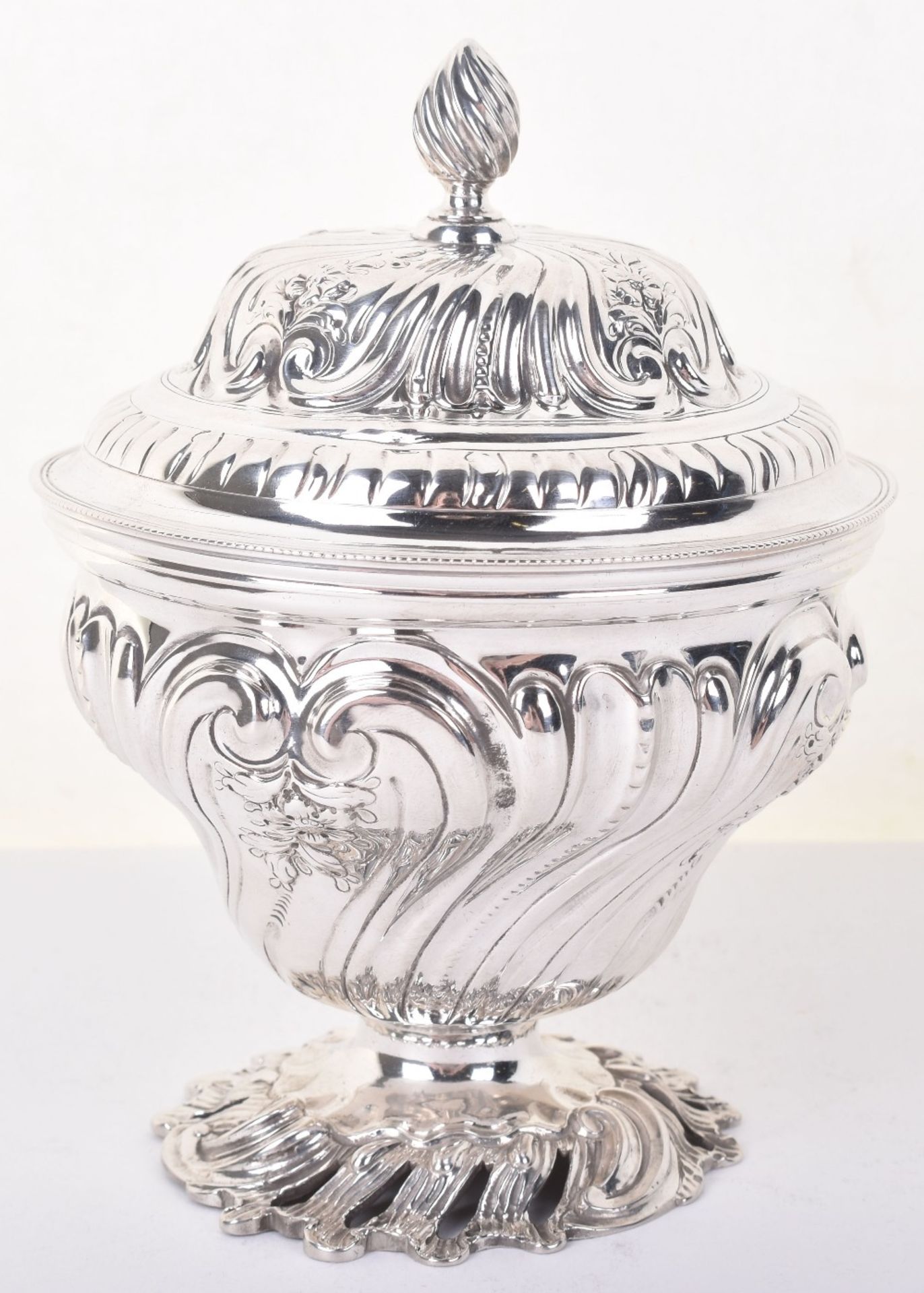 A George III silver sugar bowl and lid, William Plummer, London 1760