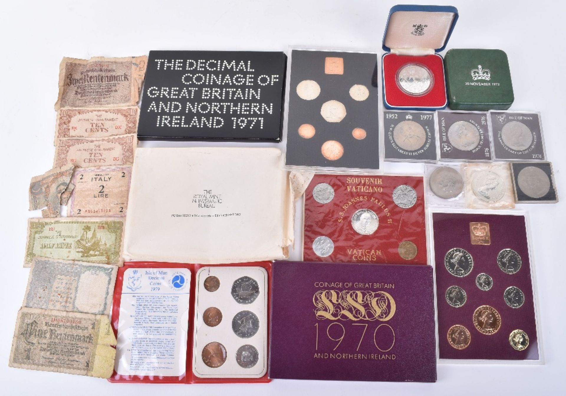 A mixed lot of British and world coins, including a silver dollar 1921, some decimal sets (qty)