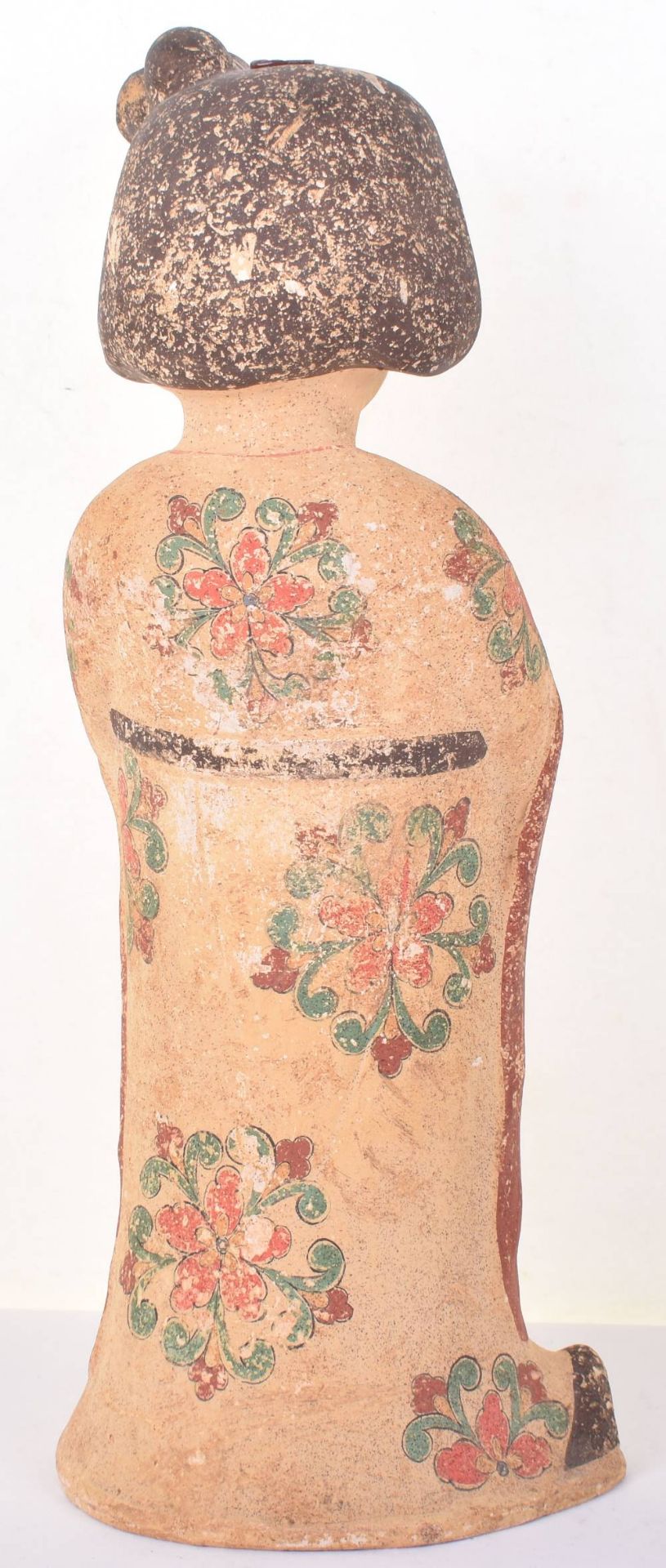 A Chinese Tang dynasty painted pottery figure of a court lady - Image 7 of 9