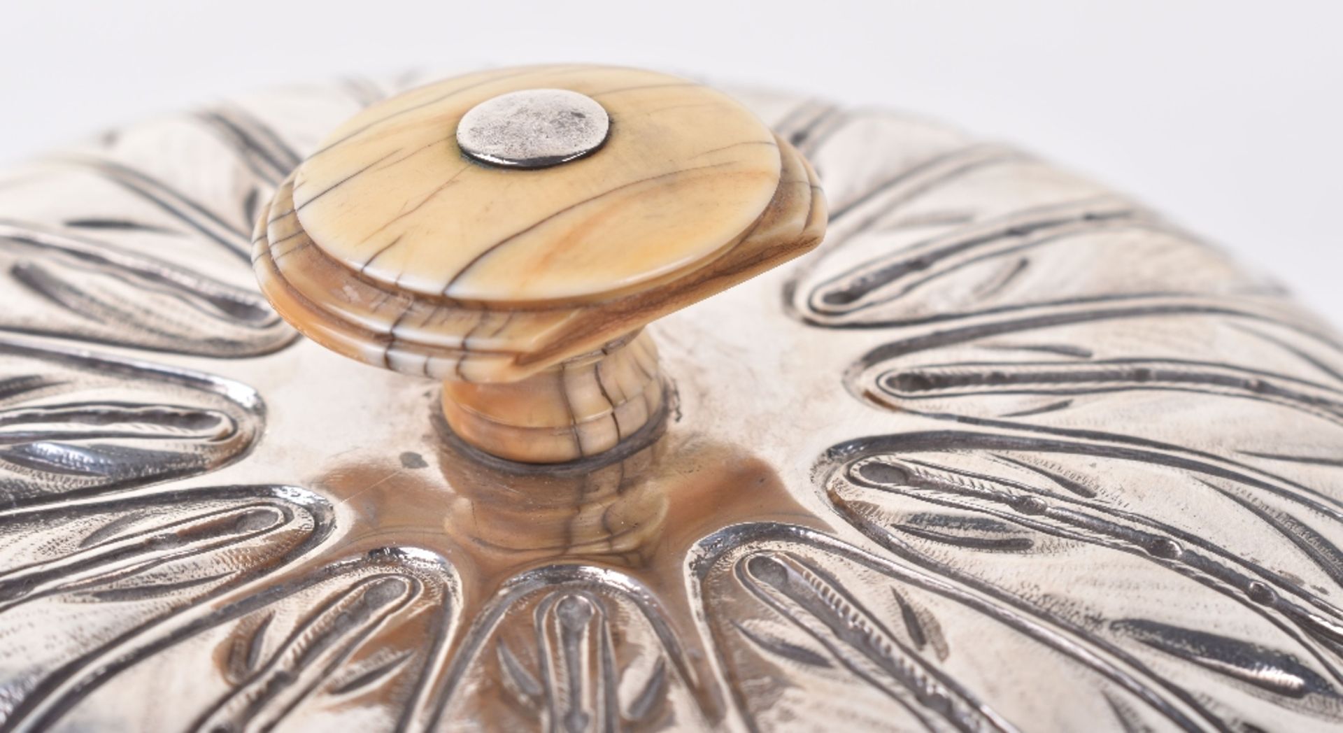 A George III silver muffin dish and cover, Paul Storr, London 1796 - Image 3 of 9