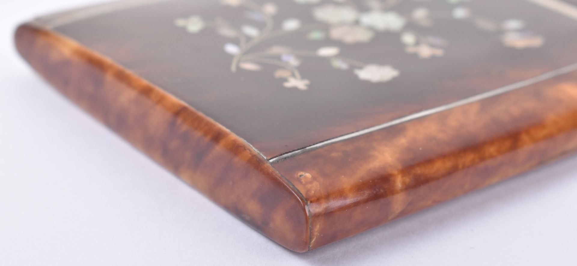 ^A Victorian tortoiseshell and mother of pearl card case - Image 5 of 6