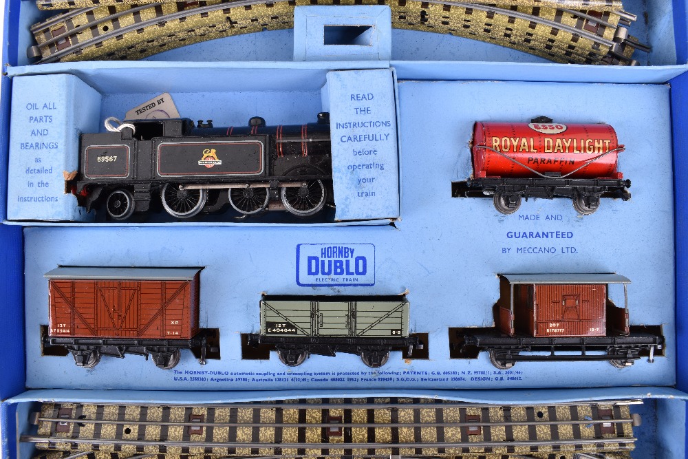 Hornby Dublo EDP17 B.R Tank Goods train 3-rail set - Image 4 of 5