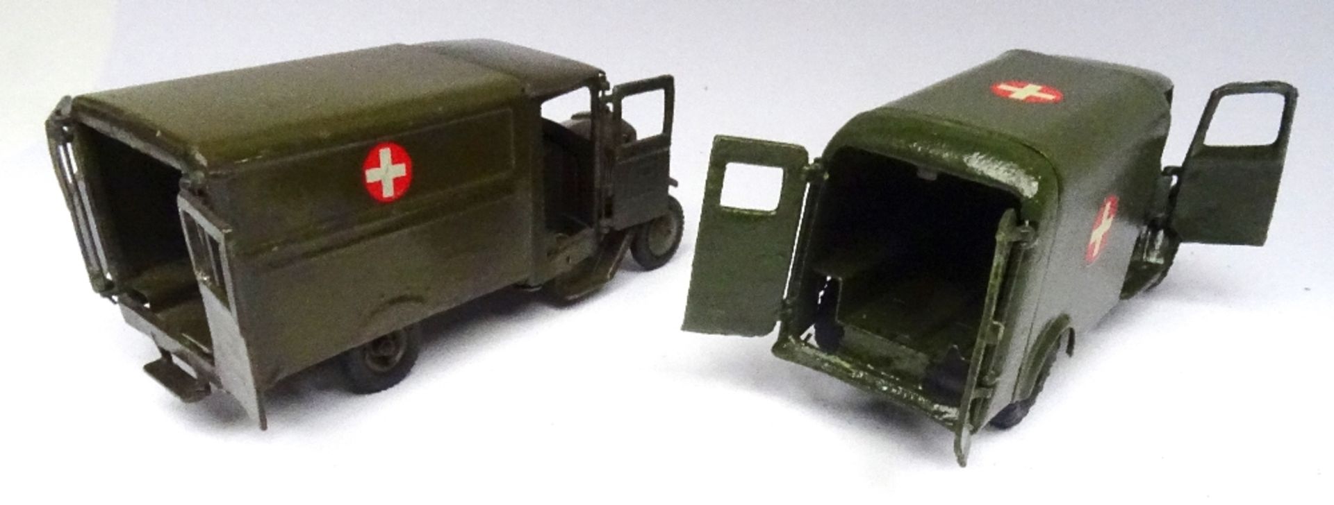 Britains set 1512, Army Motor Ambulance - Image 4 of 6