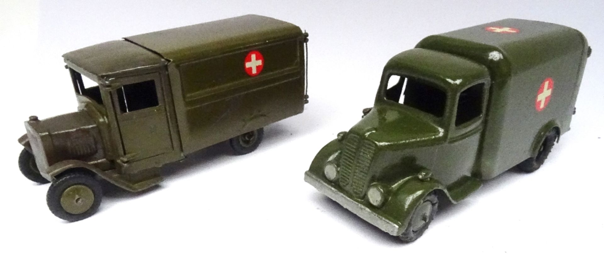 Britains set 1512, Army Motor Ambulance - Image 2 of 6