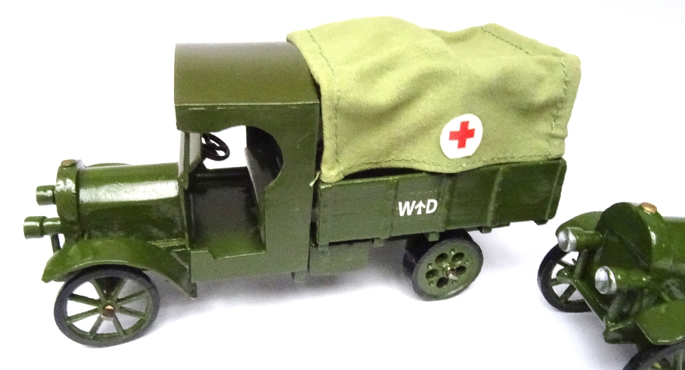Toy Army Workship WWI BS180 Model T Ford Ambulance with Driver and Medics - Image 5 of 7