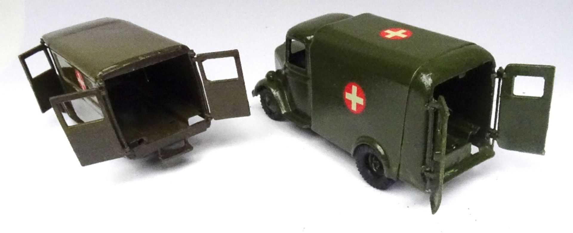 Britains set 1512, Army Motor Ambulance - Image 3 of 6
