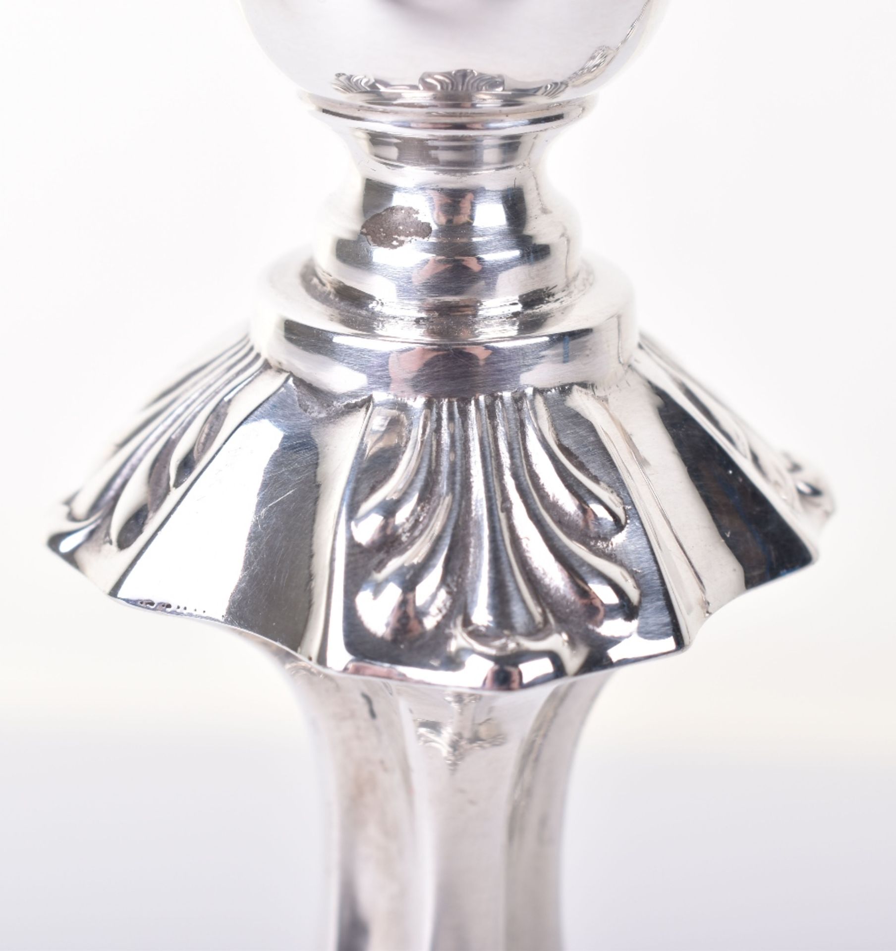 A pair of modern silver candlesticks, by David Shure, Chester 1970 - Image 6 of 7