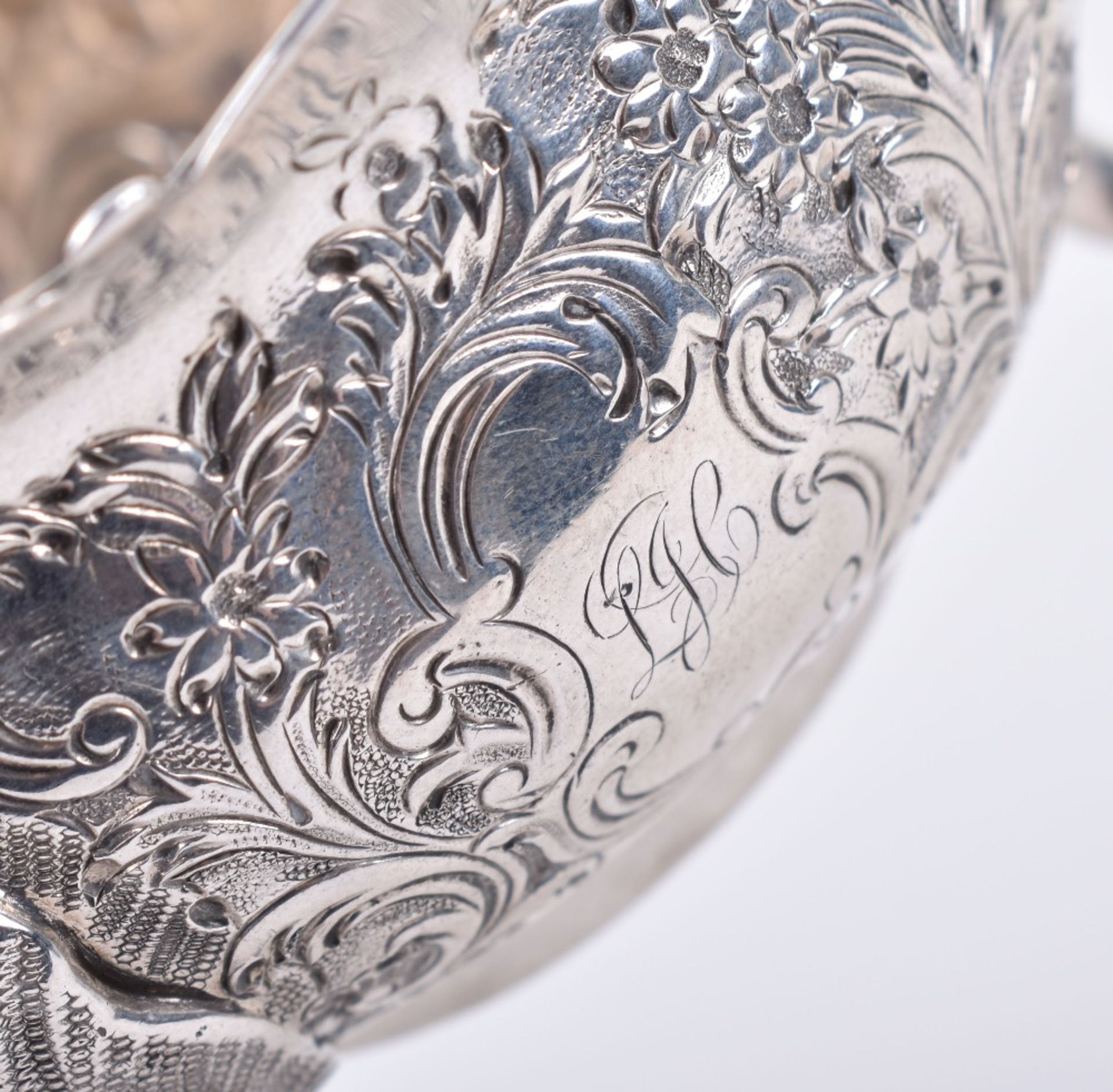 A fine George II silver sauce boat, by John Pollock, London 1747 - Image 3 of 8