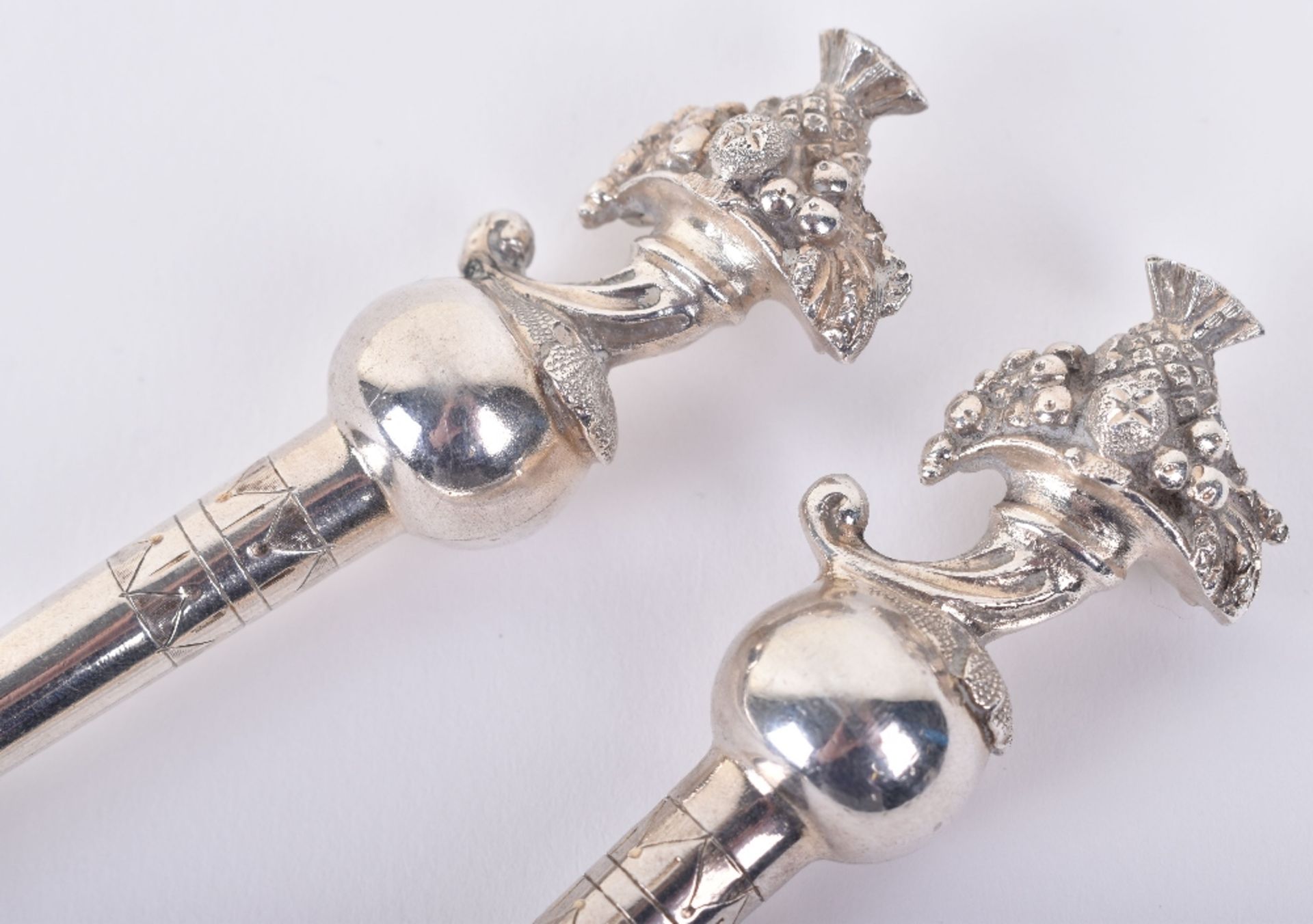 A fine and rare pair of Victorian silver salad spoons, by Wilson & Davis, London 1879 - Image 3 of 7