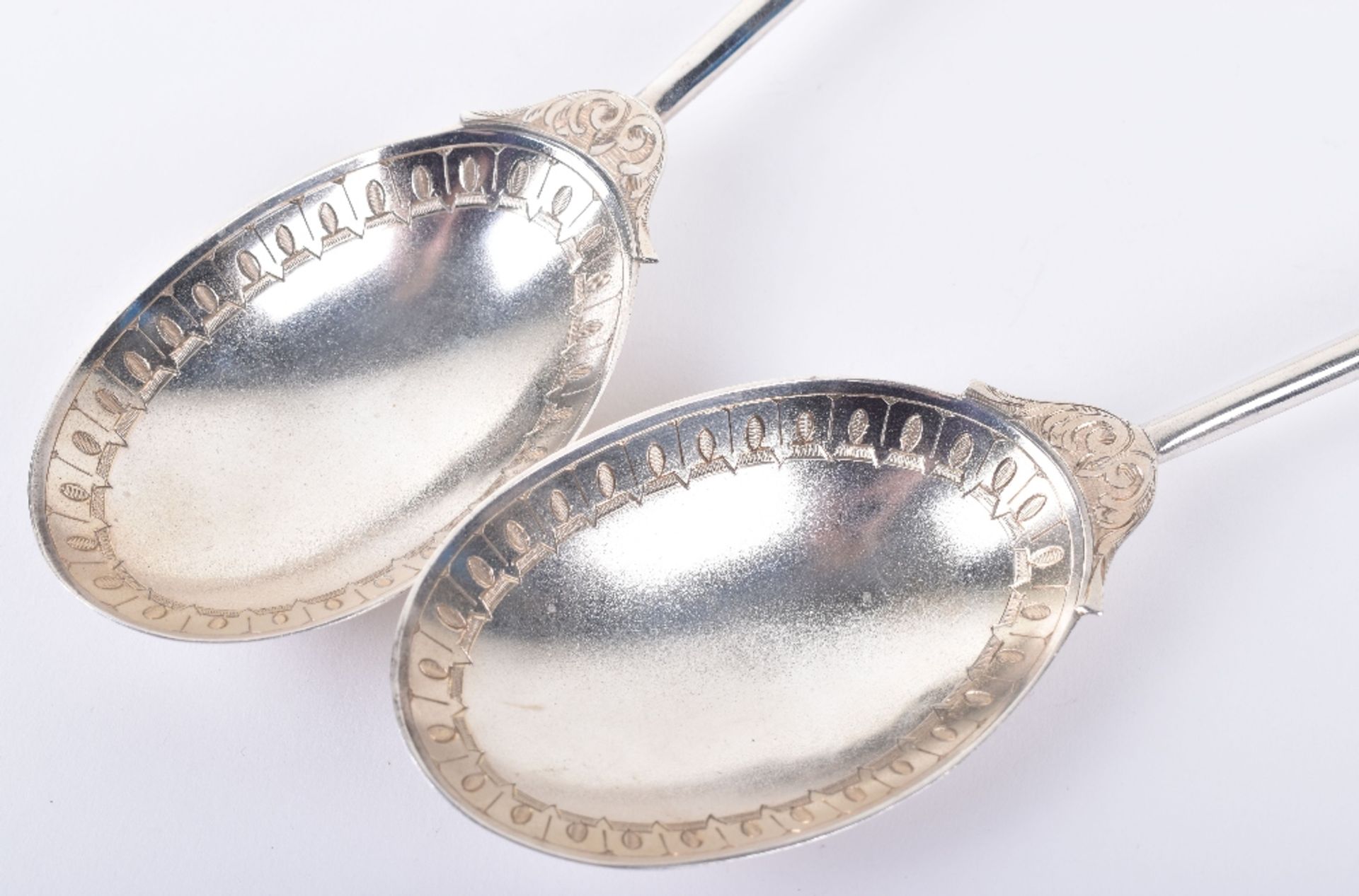 A fine and rare pair of Victorian silver salad spoons, by Wilson & Davis, London 1879 - Image 7 of 7