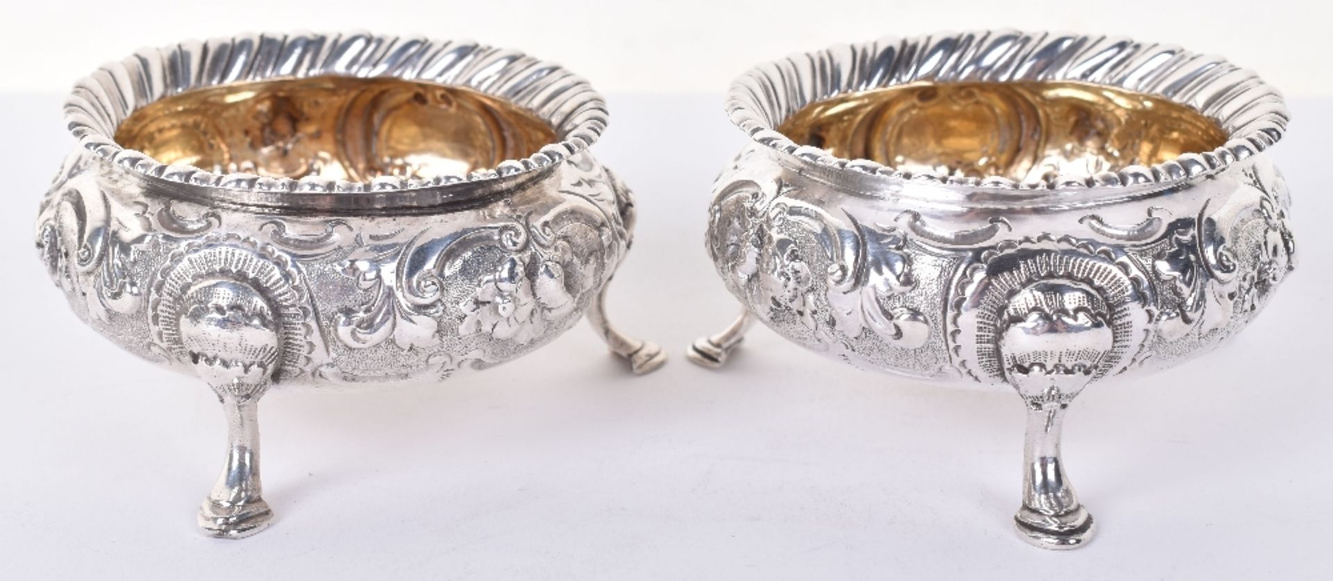 A pair of Victorian silver salt cellars, by Robert Hennell II, London 1855 - Image 3 of 7