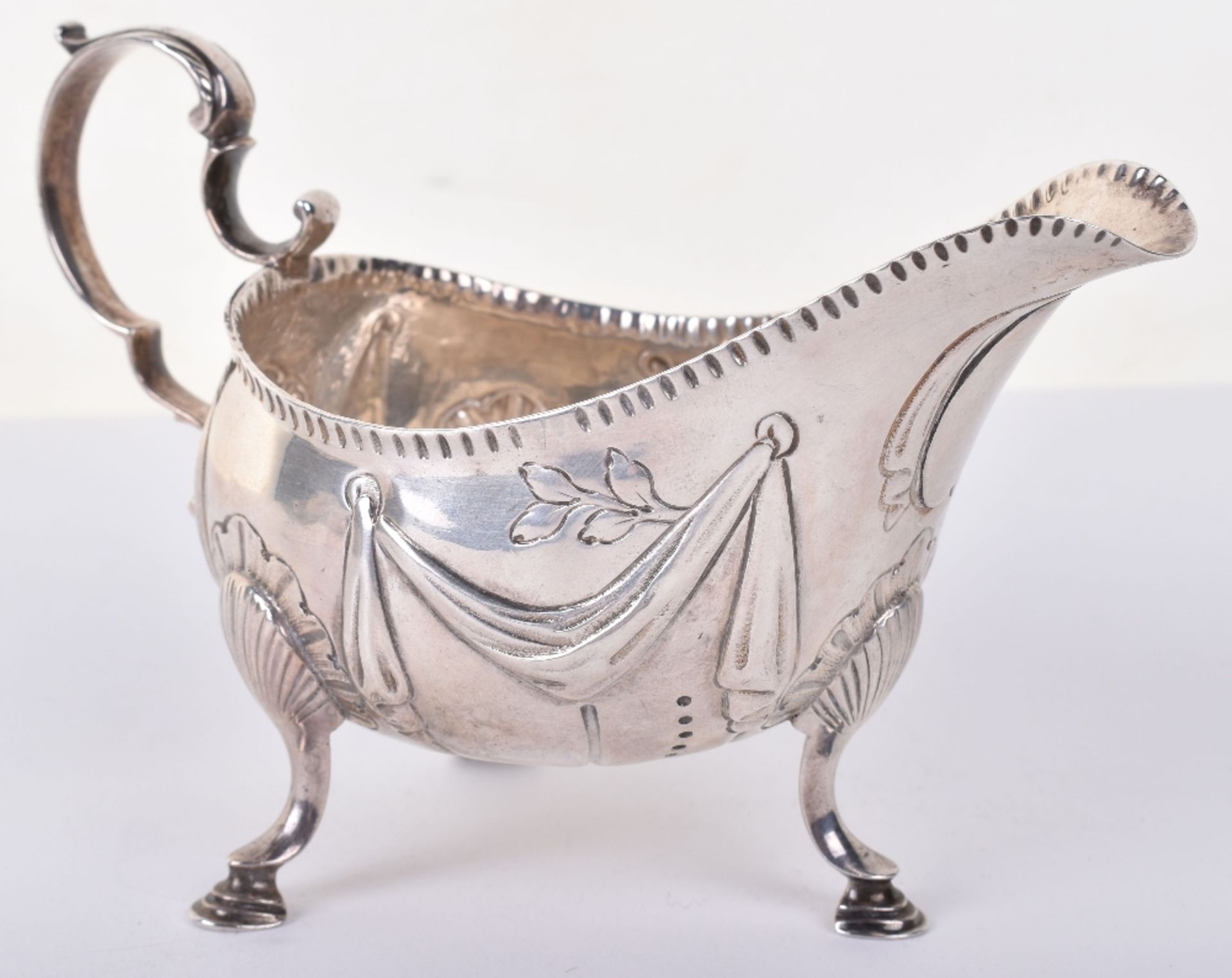 An early George III Irish silver gravy boat, by Matthew West, Dublin circa 1770 - Image 2 of 7