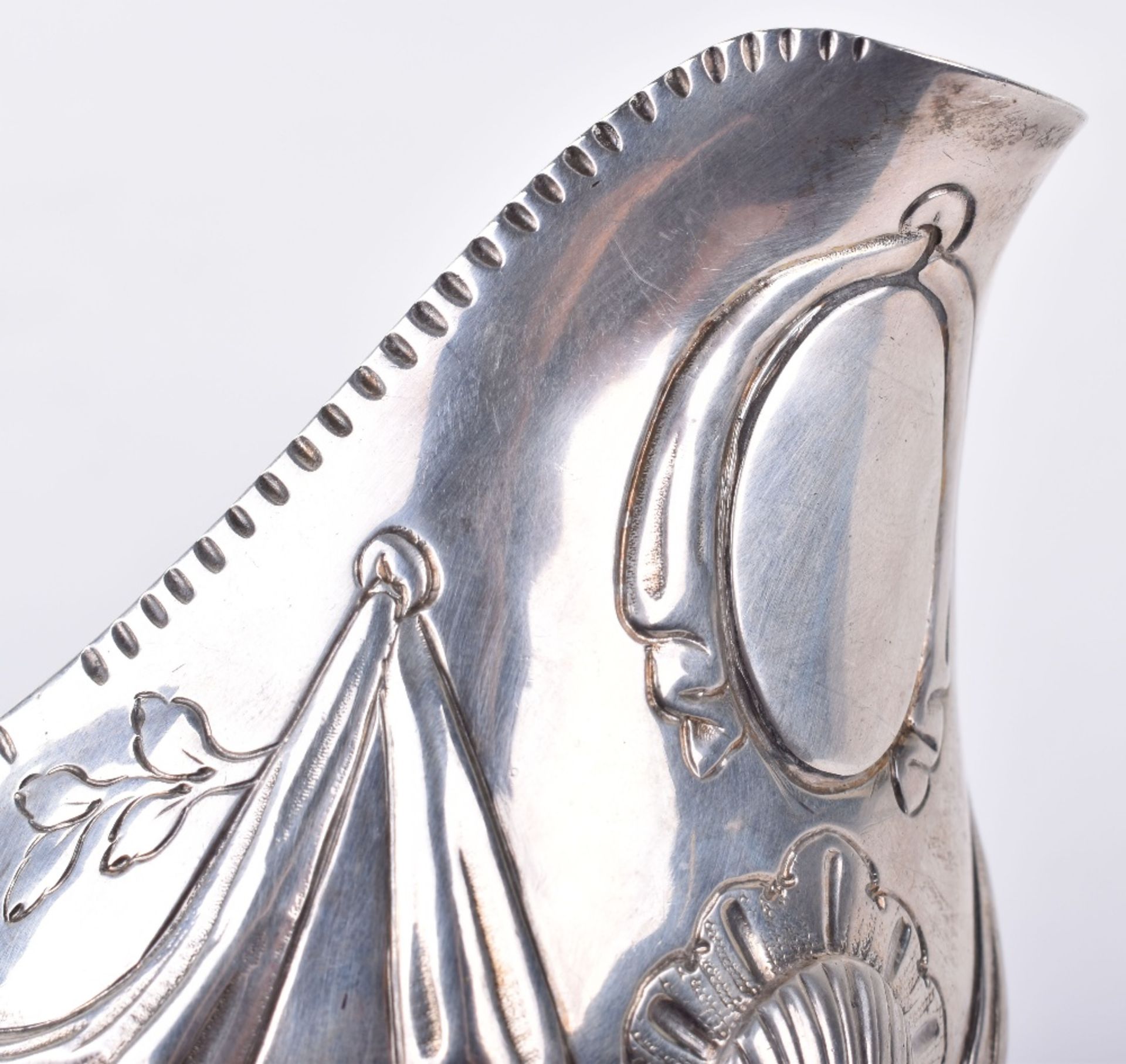 An early George III Irish silver gravy boat, by Matthew West, Dublin circa 1770 - Image 4 of 7