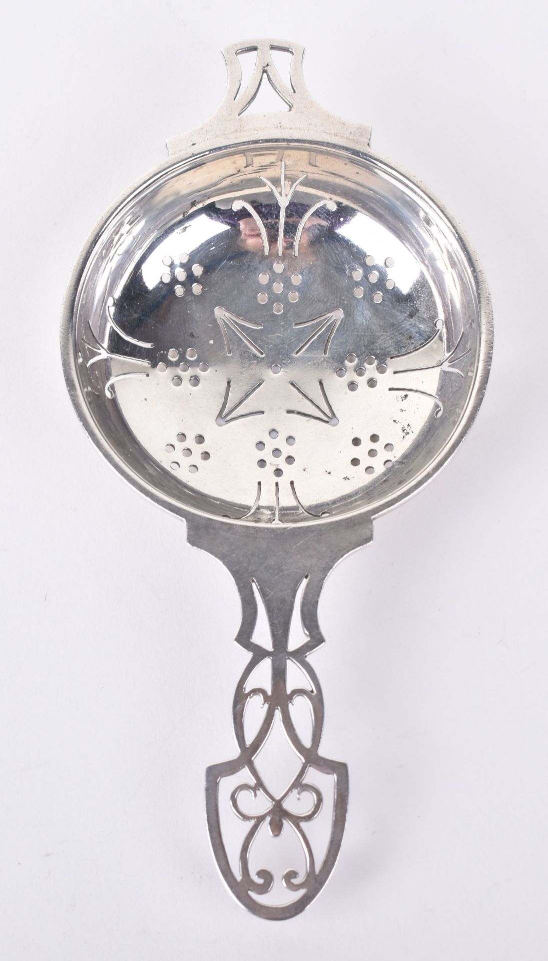 A mid 20th century silver tea strainer, by Mappin & Webb Ltd, London 1944