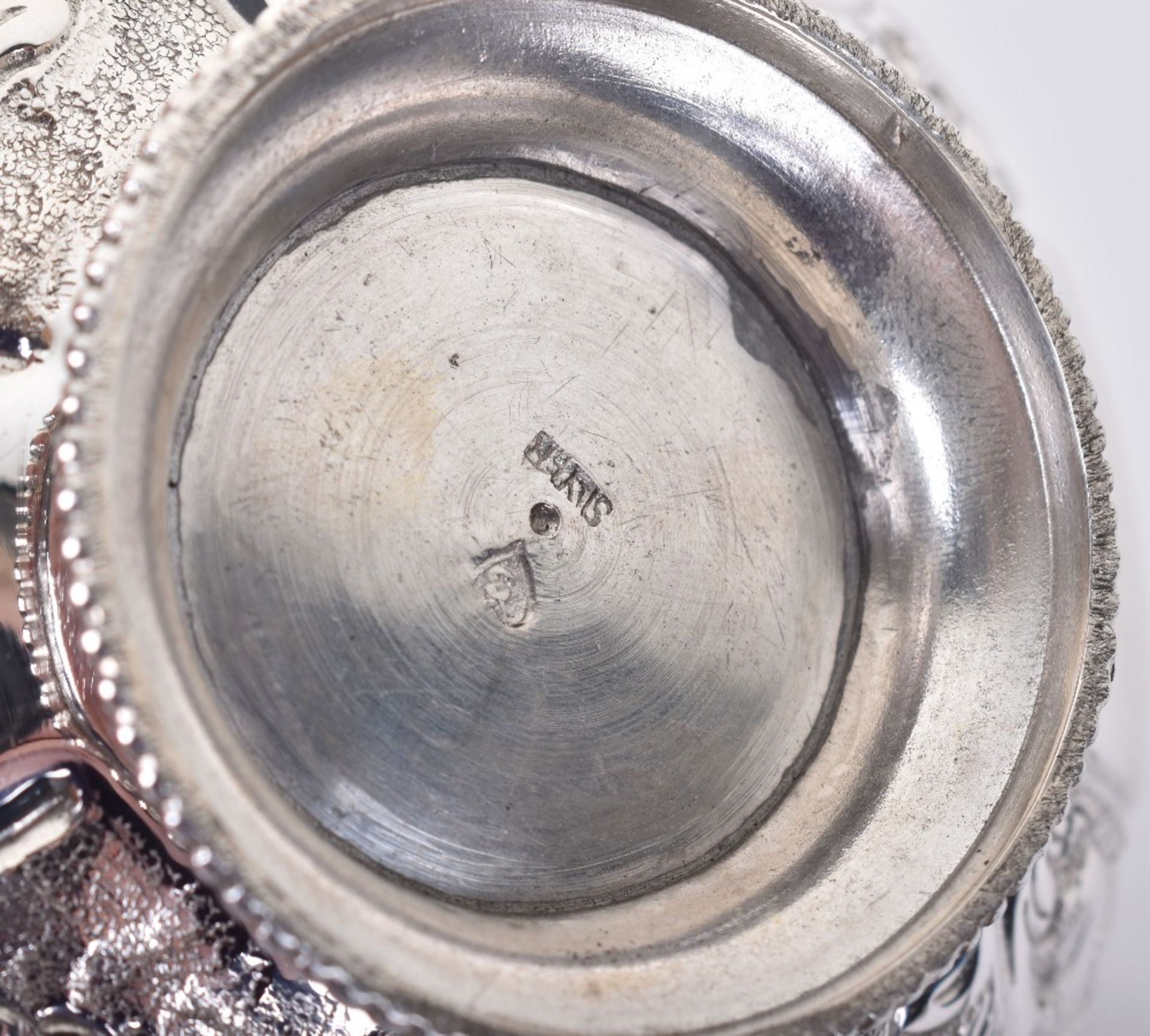 A pair of modern silver embossed bowls - Image 5 of 5