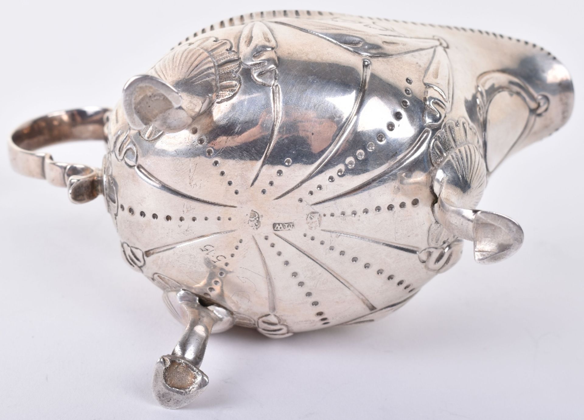 An early George III Irish silver gravy boat, by Matthew West, Dublin circa 1770 - Image 5 of 7