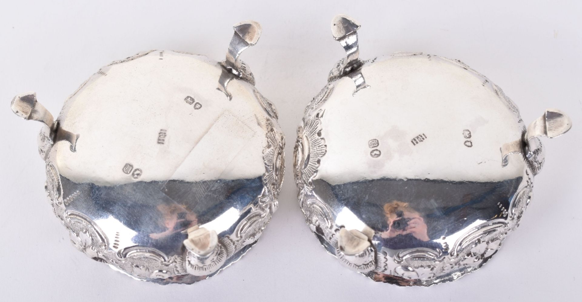 A pair of Victorian silver salt cellars, by Robert Hennell II, London 1855 - Image 5 of 7