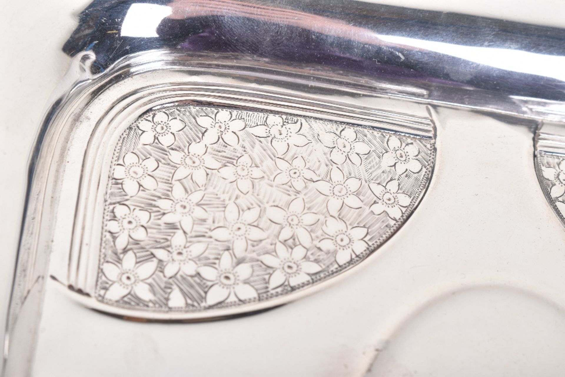 An Art Nouveau silver dish, by Henry Williamson, Birmingham 1920 - Image 4 of 5