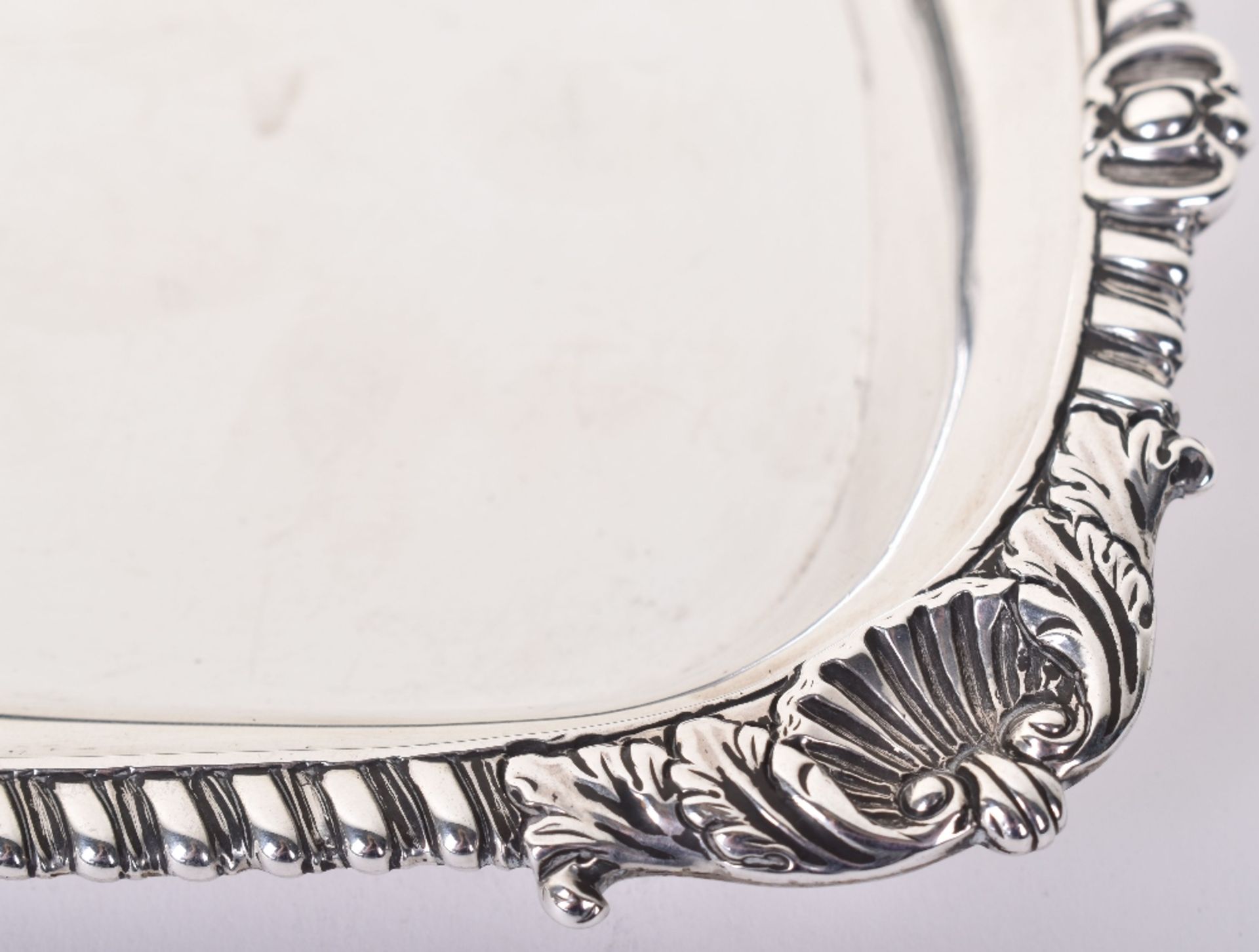 A George III silver snuffer tray, by Thomas Robbins, London 1807 - Image 3 of 5