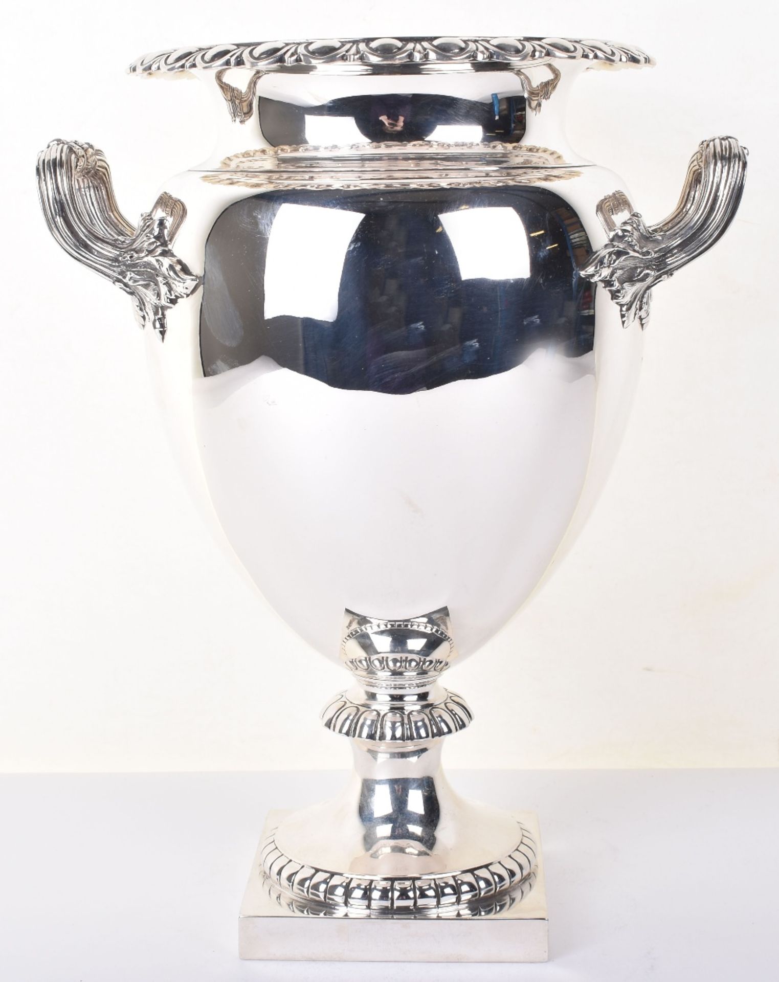 An early 20th century silver wine cooler, by Goldsmiths & Silversmiths Co Ltd, London 1926 - Image 2 of 7