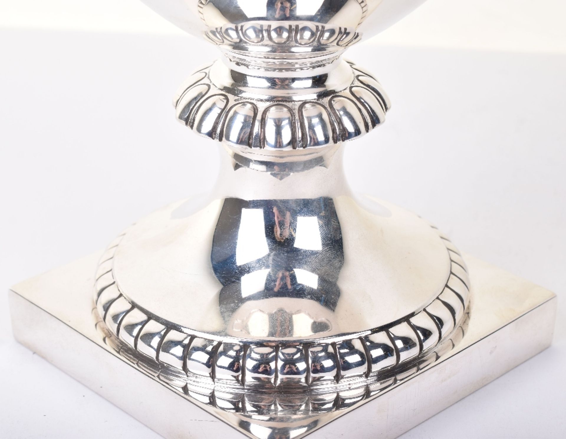 An early 20th century silver wine cooler, by Goldsmiths & Silversmiths Co Ltd, London 1926 - Image 6 of 7