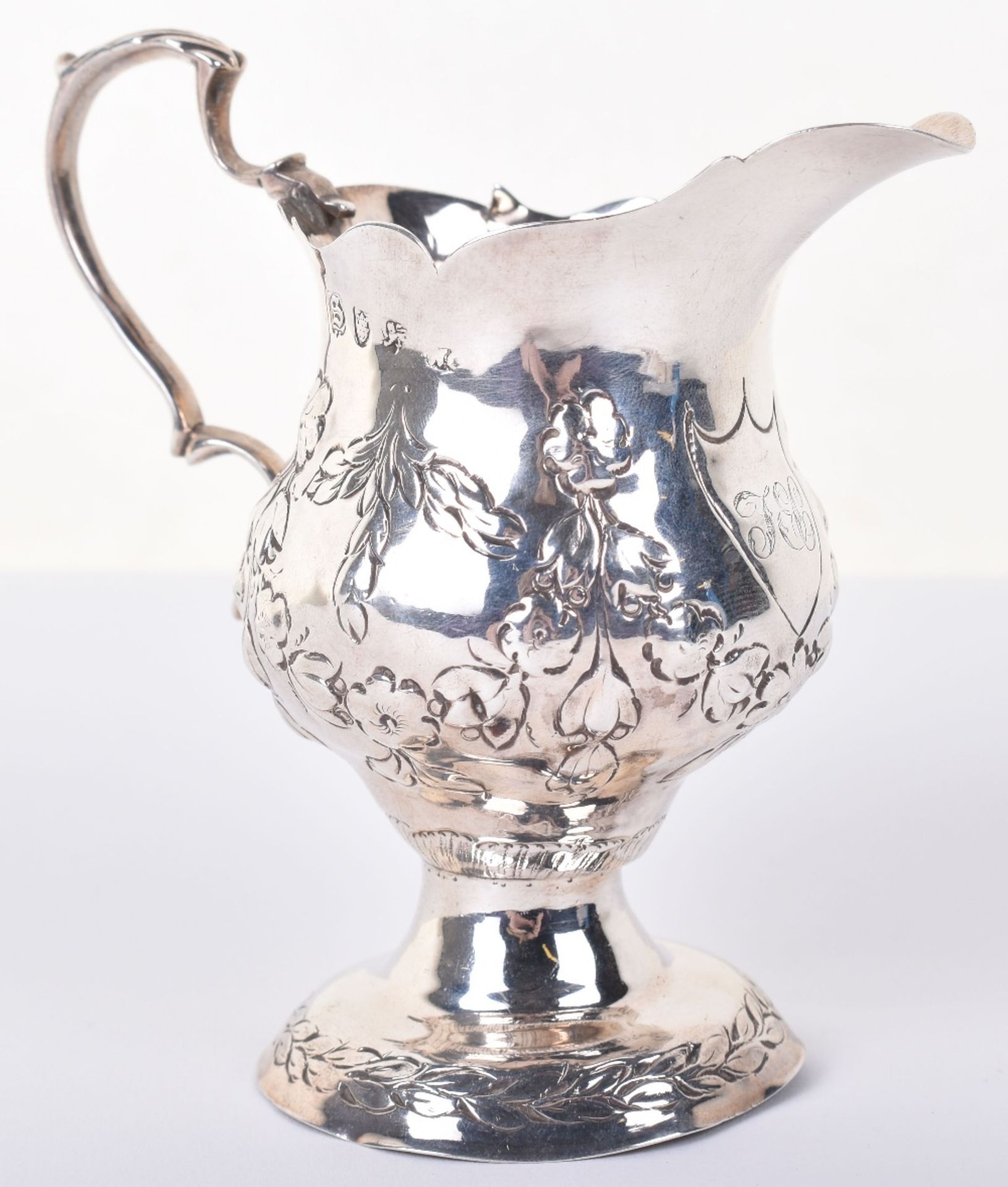 A George III silver cream jug, London 1773 - Image 3 of 9