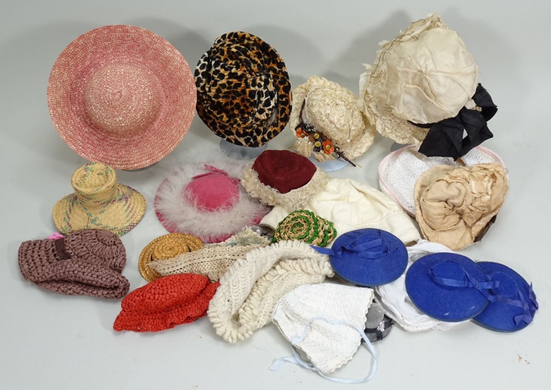 Collection of dolls hats, - Image 2 of 2